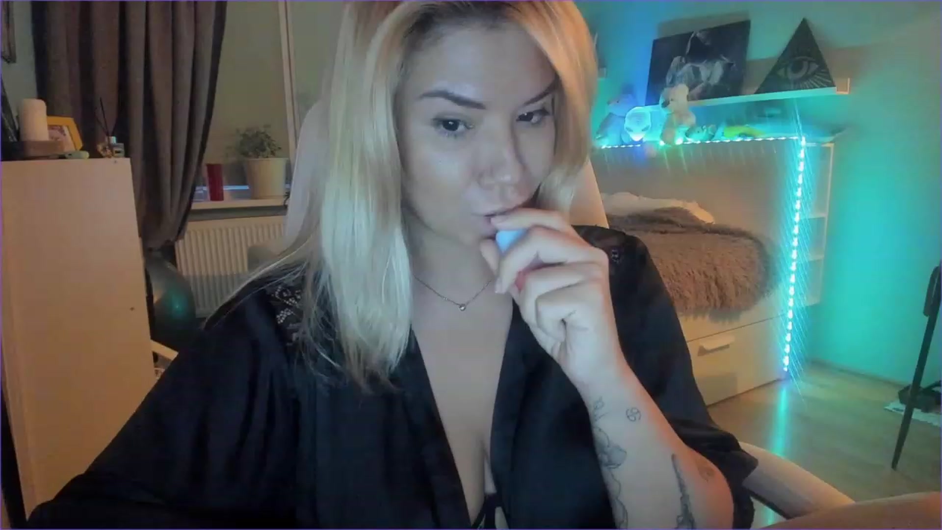 Gallery image thumbnail from NickyBlein's myfreecams stream on, 12/06/2022, 13:19 image 15 of 20