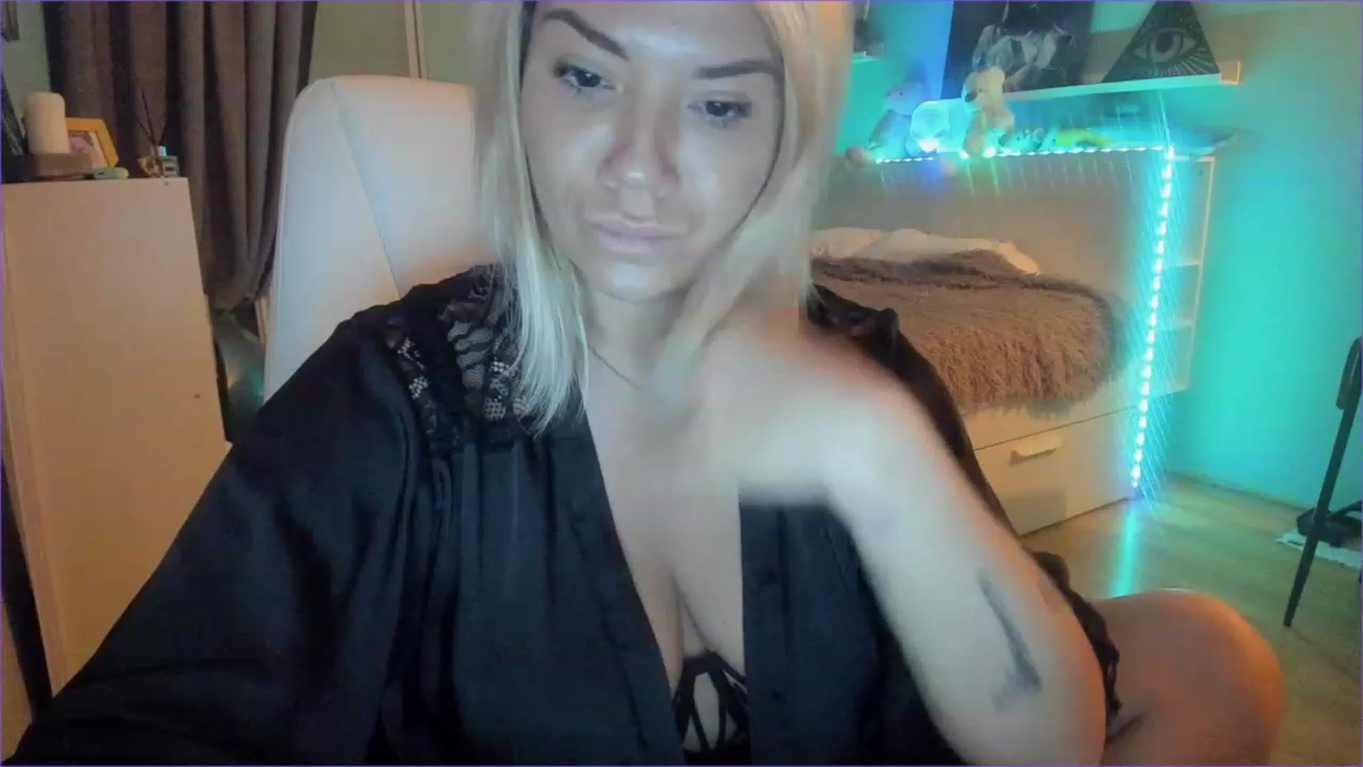 Gallery image thumbnail from NickyBlein's myfreecams stream on, 12/06/2022, 13:35 image 2 of 20