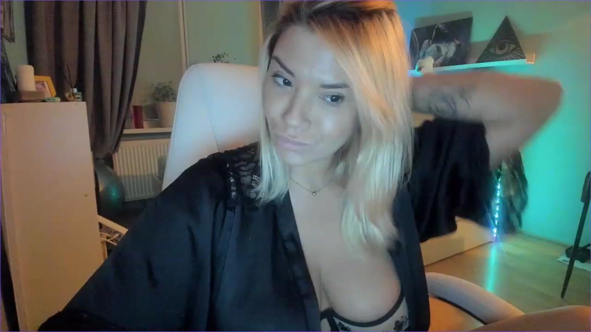 Gallery image thumbnail from NickyBlein's myfreecams stream on, 12/06/2022, 14:02 image 15 of 20