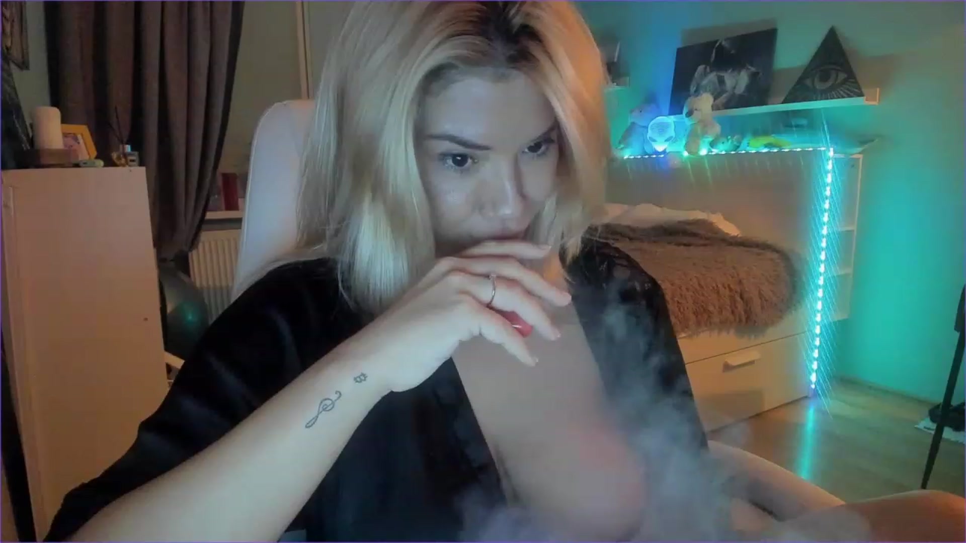 Gallery image thumbnail from NickyBlein's myfreecams stream on, 12/06/2022, 14:02 image 9 of 20