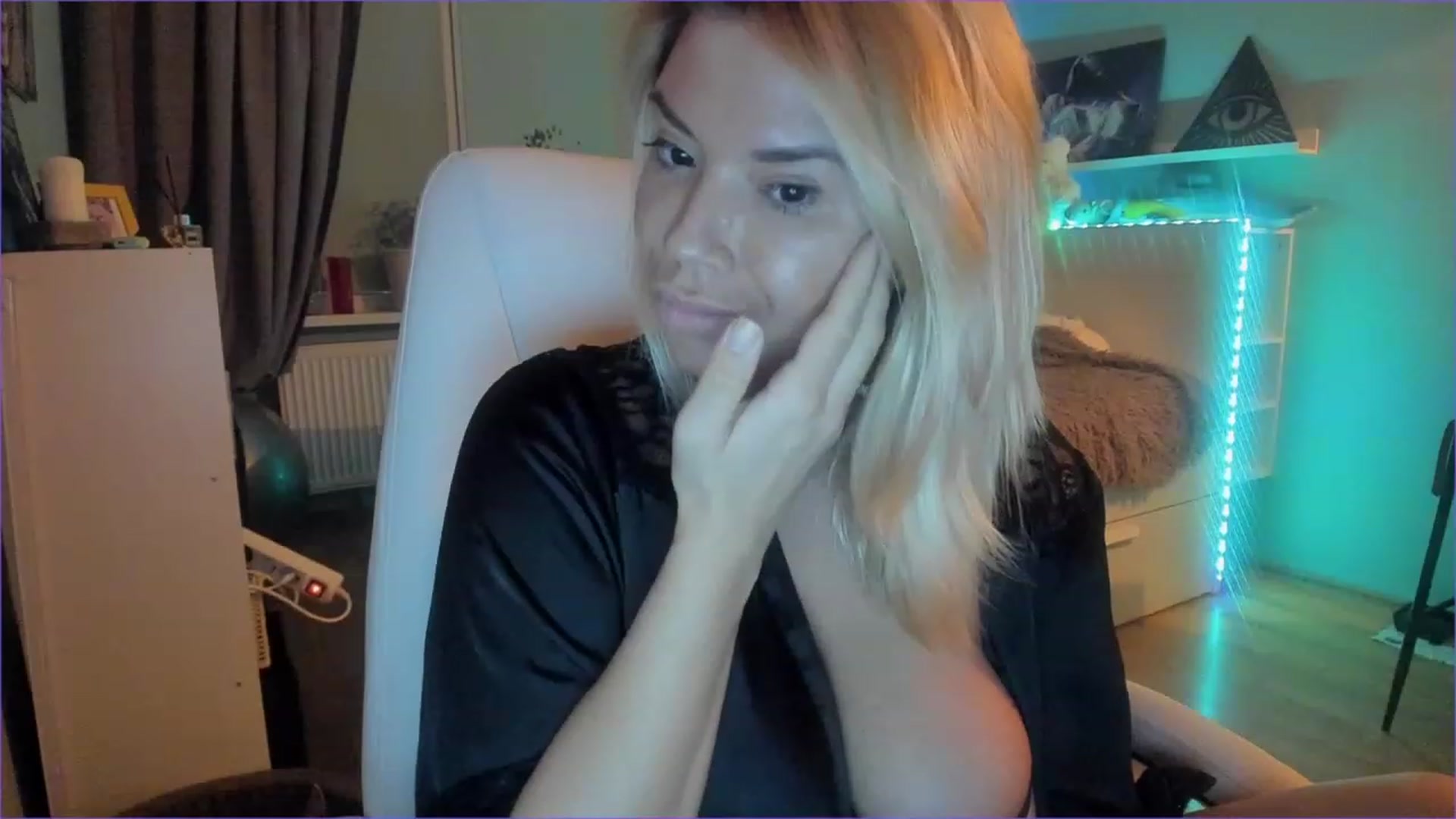 Gallery image thumbnail from NickyBlein's myfreecams stream on, 12/06/2022, 14:02 image 11 of 20