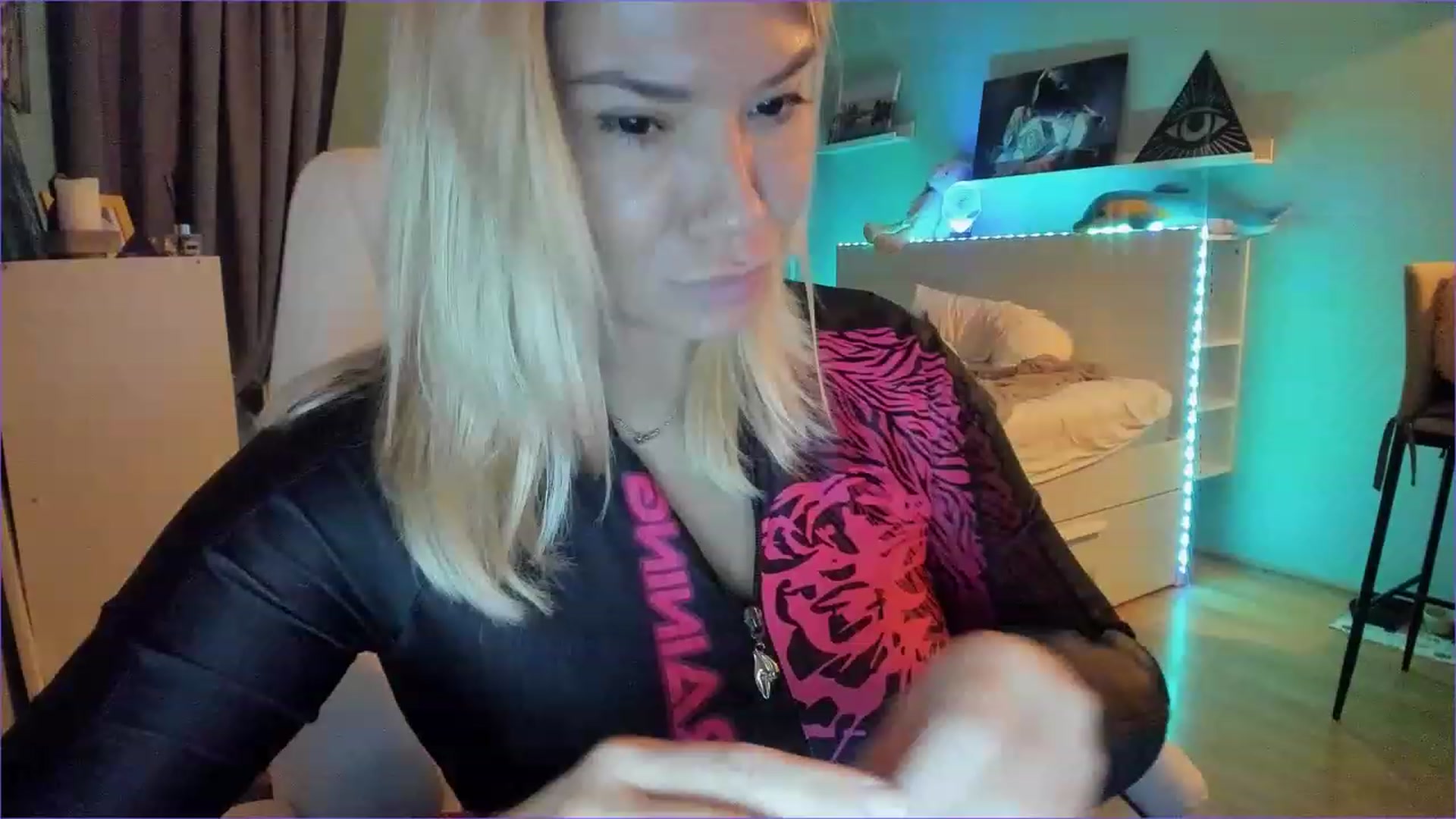 Gallery image thumbnail from NickyBlein's myfreecams stream on, 12/07/2022, 13:40 image 4 of 20