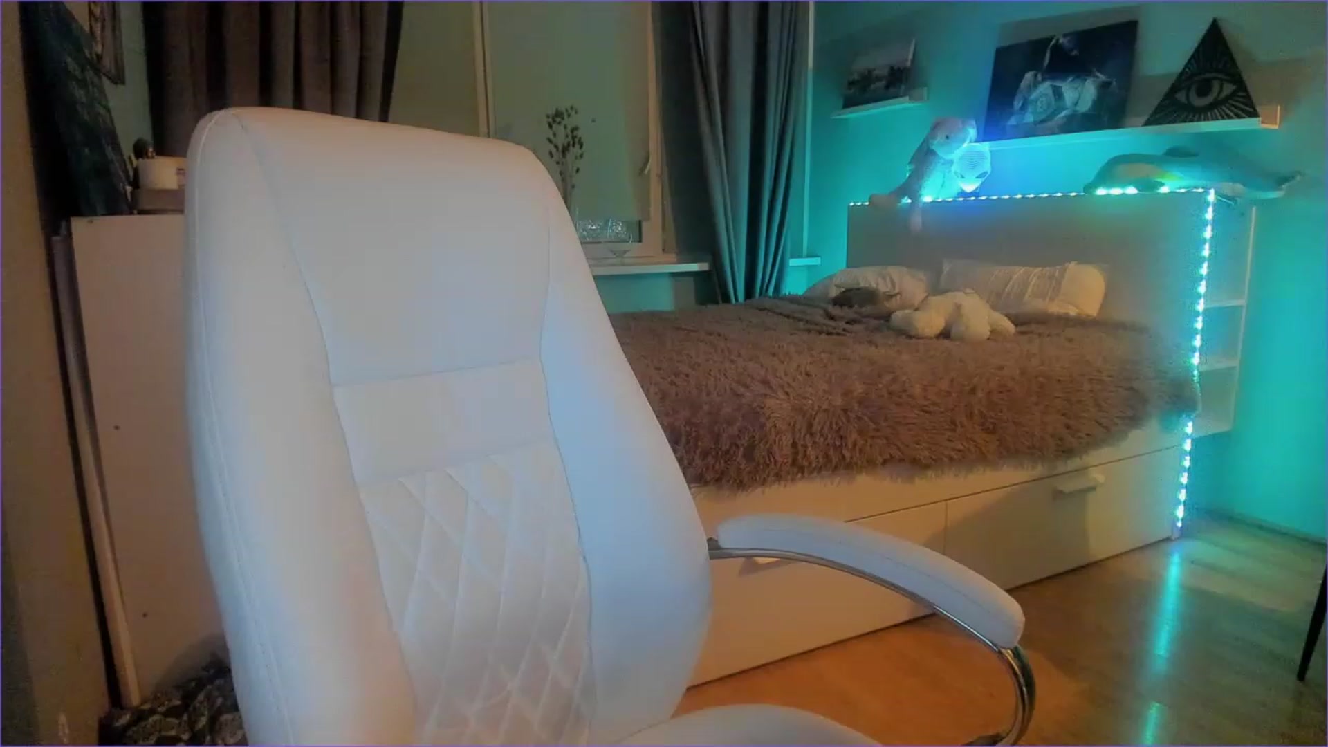 Gallery image thumbnail from NickyBlein's myfreecams stream on, 12/09/2022, 15:13 image 15 of 20
