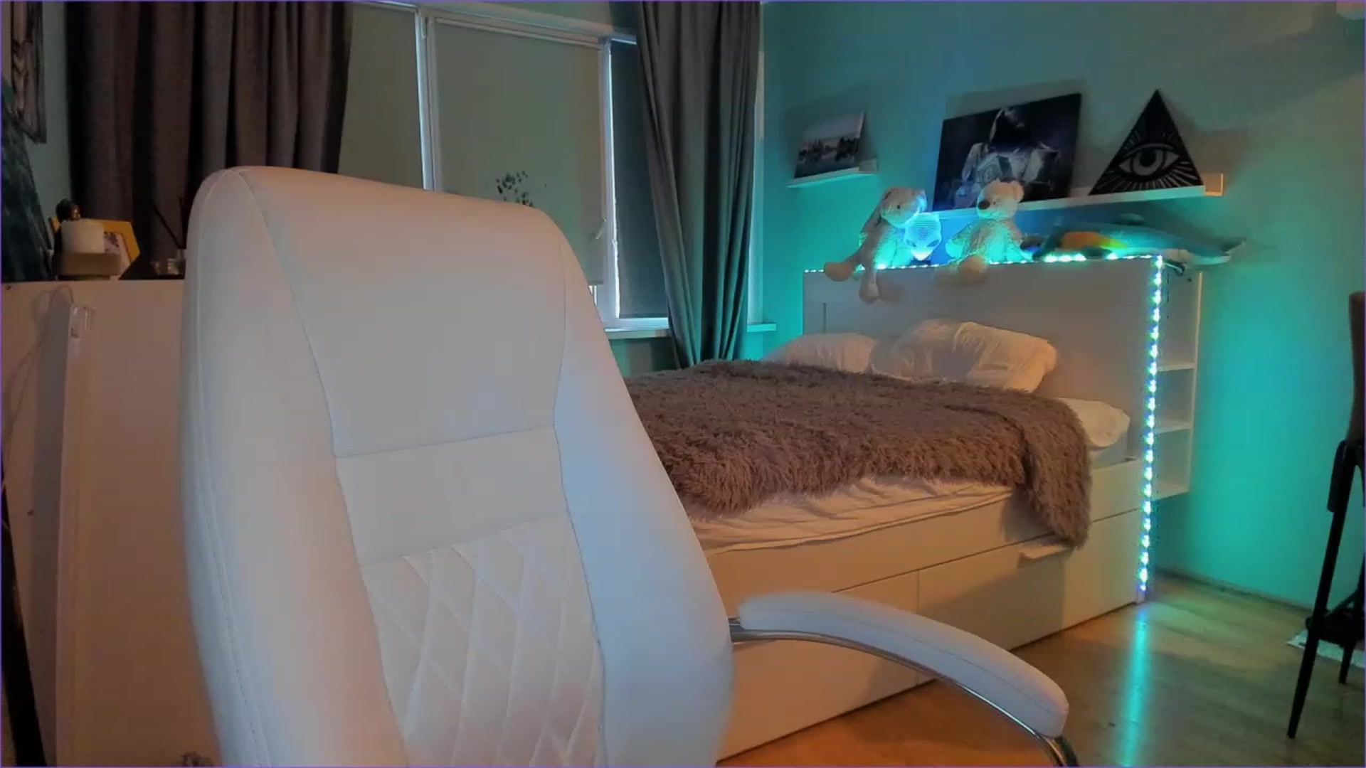 Gallery image thumbnail from NickyBlein's myfreecams stream on, 12/10/2022, 12:29 image 6 of 20