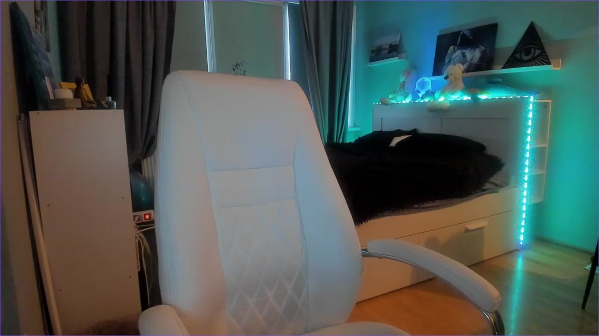 Gallery image thumbnail from NickyBlein's myfreecams stream on, 12/15/2022, 10:22 image 15 of 20