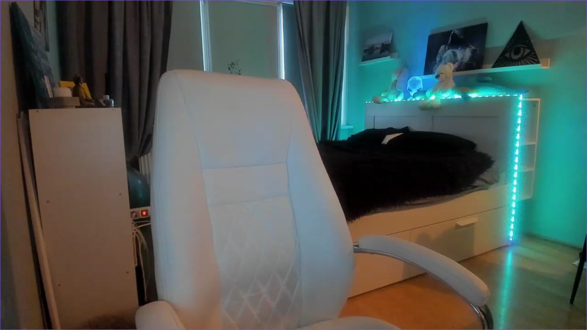 Gallery image thumbnail from NickyBlein's myfreecams stream on, 12/15/2022, 10:22 image 14 of 20