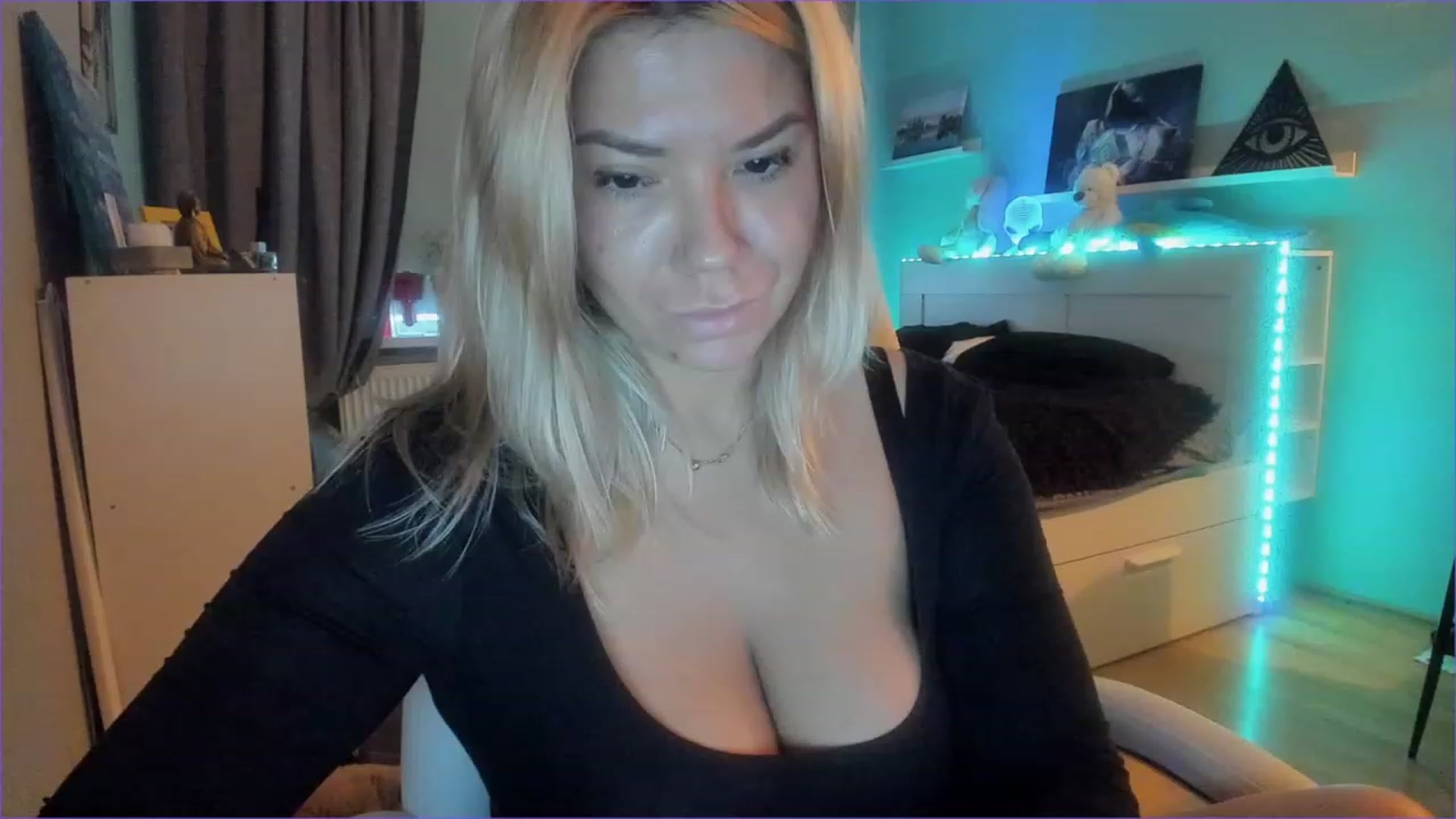 Gallery image thumbnail from NickyBlein's myfreecams stream on, 12/15/2022, 10:22 image 16 of 20