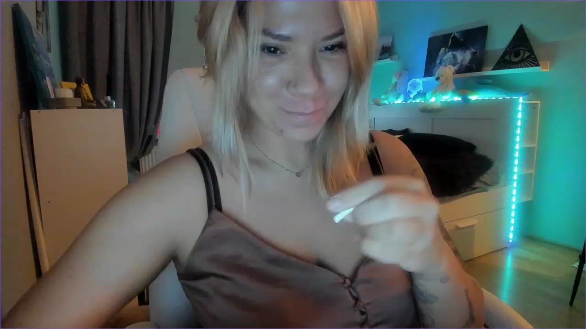 Gallery image thumbnail from NickyBlein's myfreecams stream on, 12/15/2022, 12:11 image 6 of 20