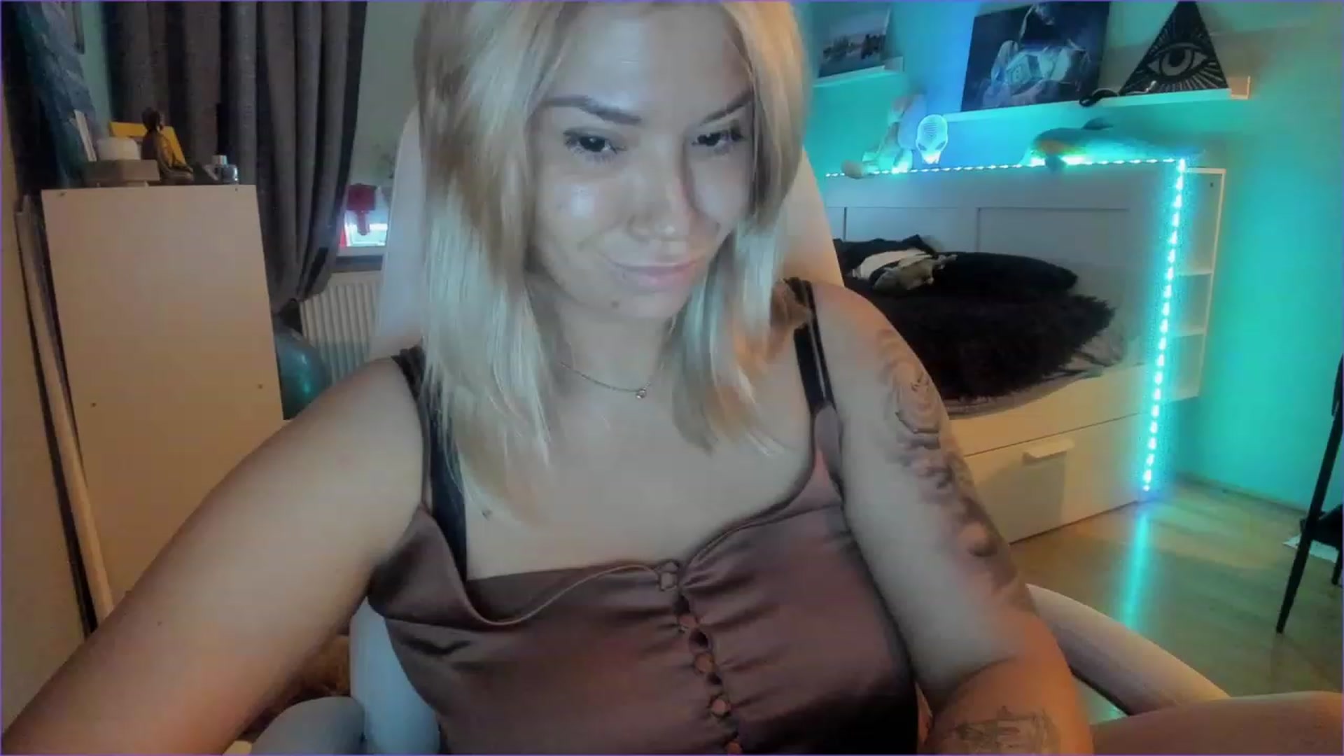 Gallery image thumbnail from NickyBlein's myfreecams stream on, 12/15/2022, 12:11 image 18 of 20