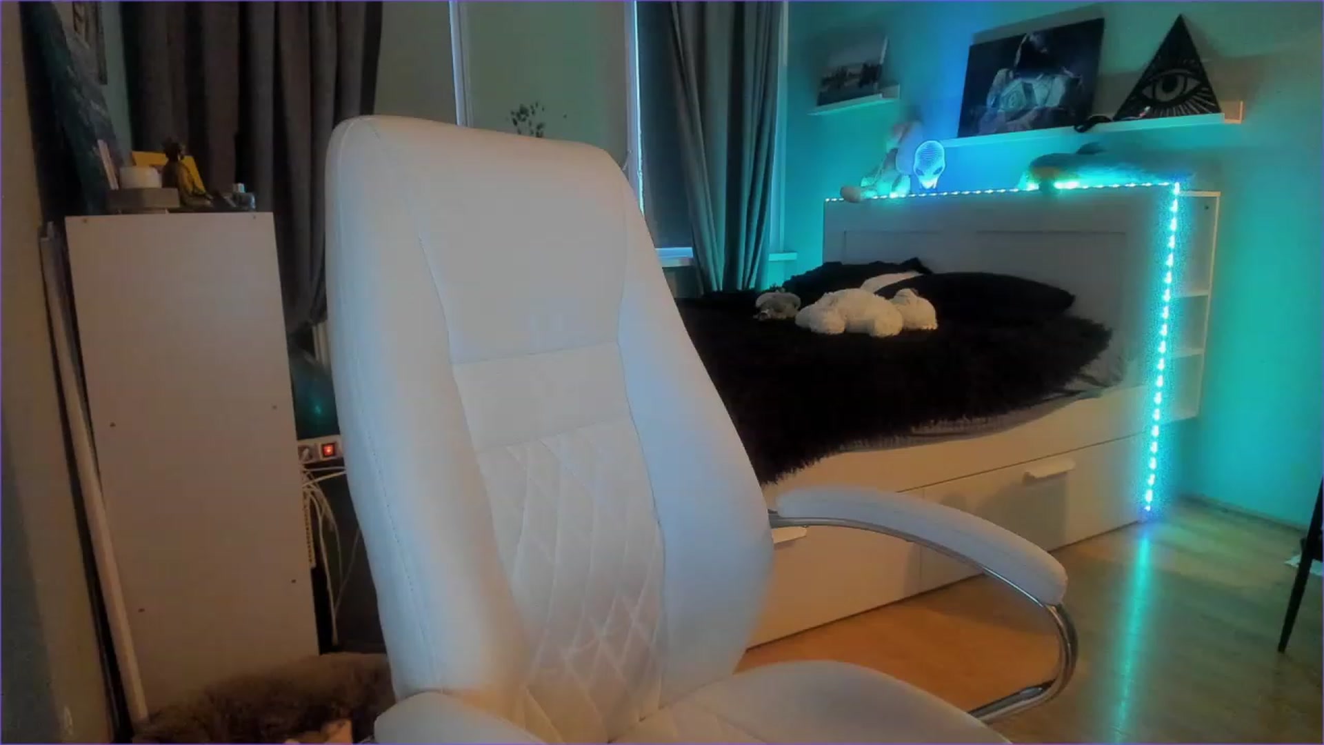 Gallery image thumbnail from NickyBlein's myfreecams stream on, 12/15/2022, 13:07 image 2 of 20