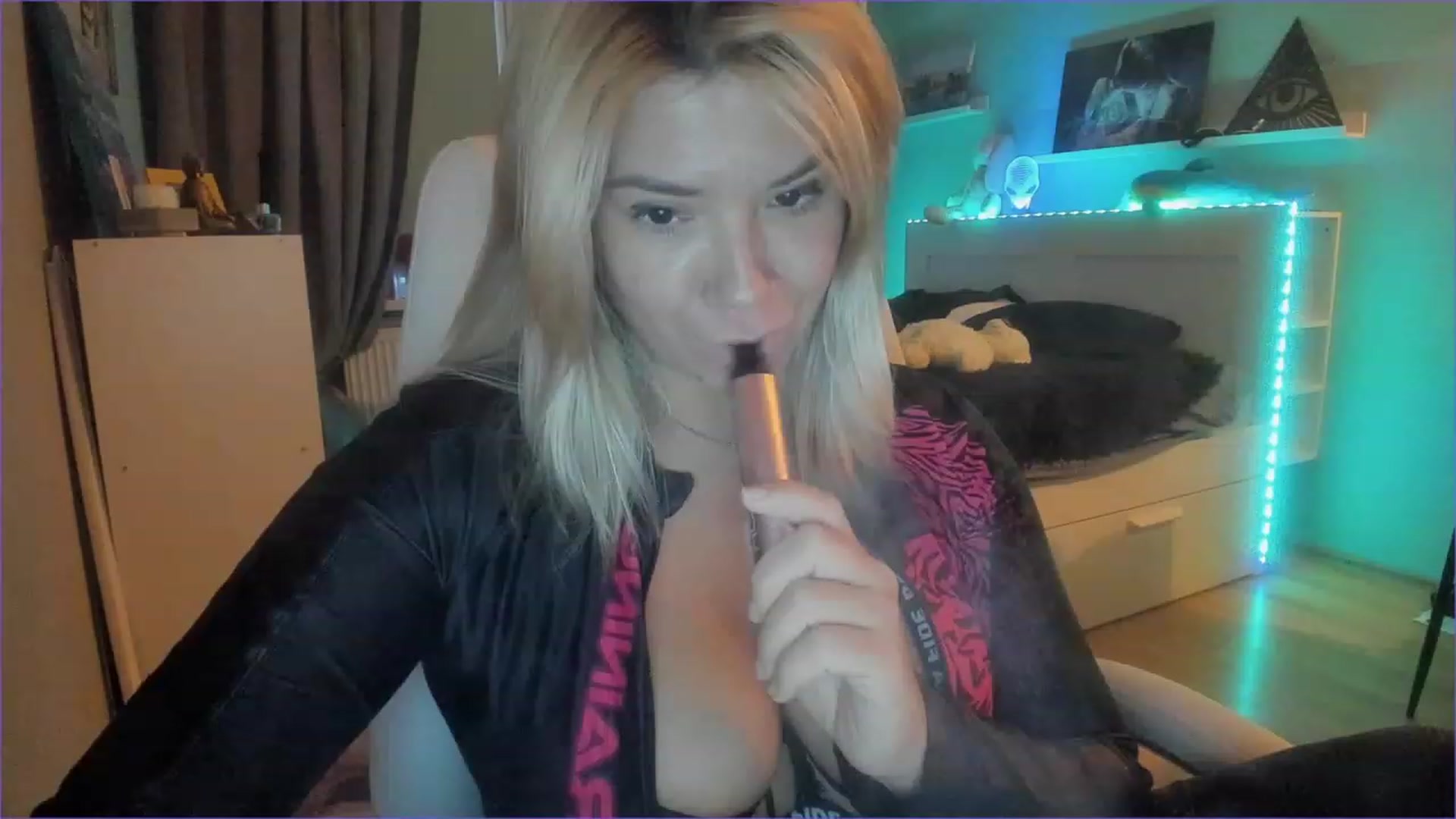 Gallery image thumbnail from NickyBlein's myfreecams stream on, 12/15/2022, 13:07 image 13 of 20