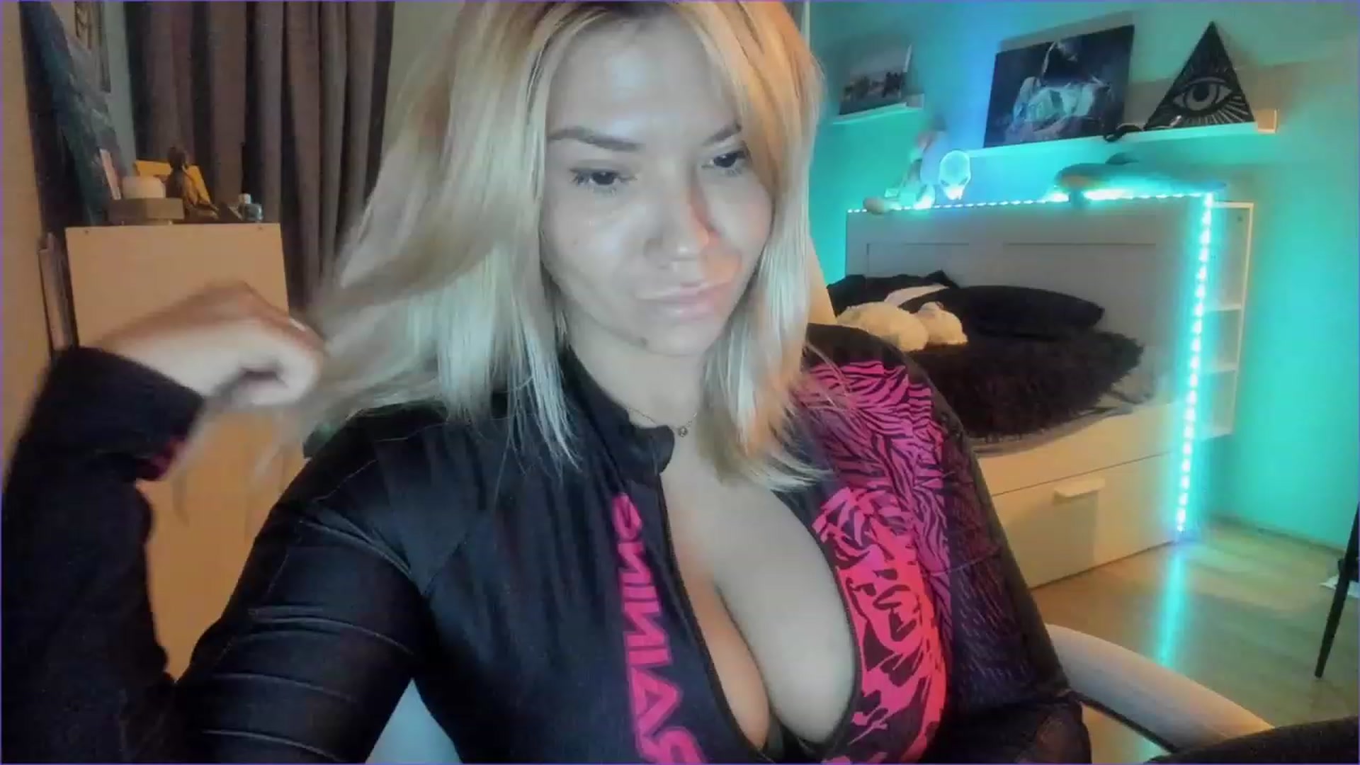 Gallery image thumbnail from NickyBlein's myfreecams stream on, 12/15/2022, 13:07 image 1 of 20