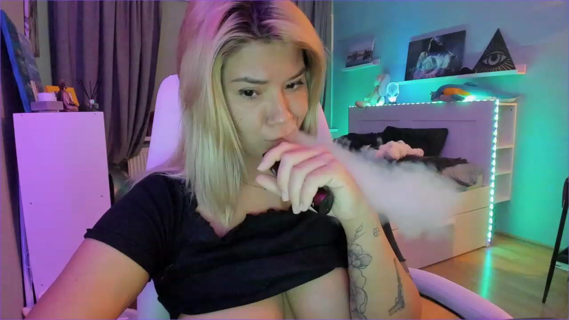 Gallery image thumbnail from NickyBlein's myfreecams stream on, 12/16/2022, 14:54 image 5 of 20