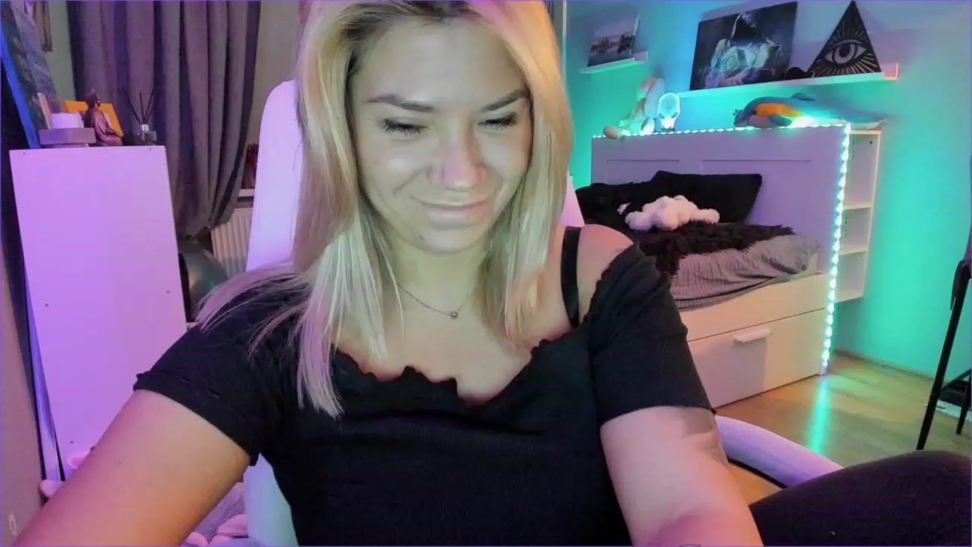 Gallery image thumbnail from NickyBlein's myfreecams stream on, 12/16/2022, 15:16 image 3 of 20