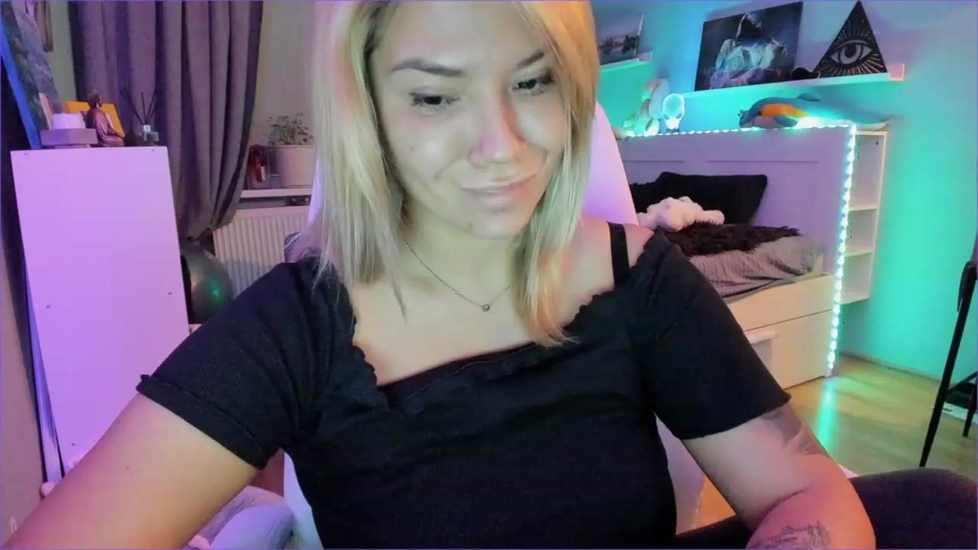 Gallery image thumbnail from NickyBlein's myfreecams stream on, 12/16/2022, 15:16 image 5 of 20