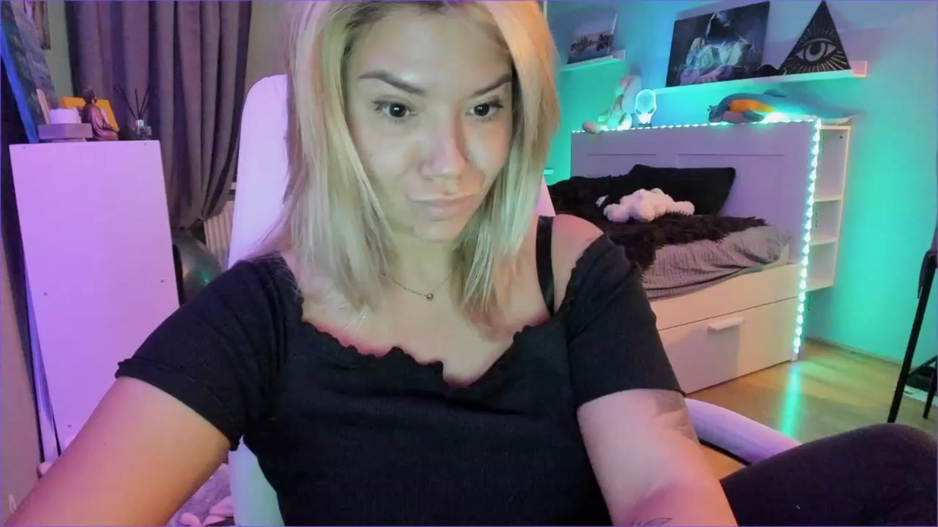 Gallery image thumbnail from NickyBlein's myfreecams stream on, 12/16/2022, 15:16 image 2 of 20