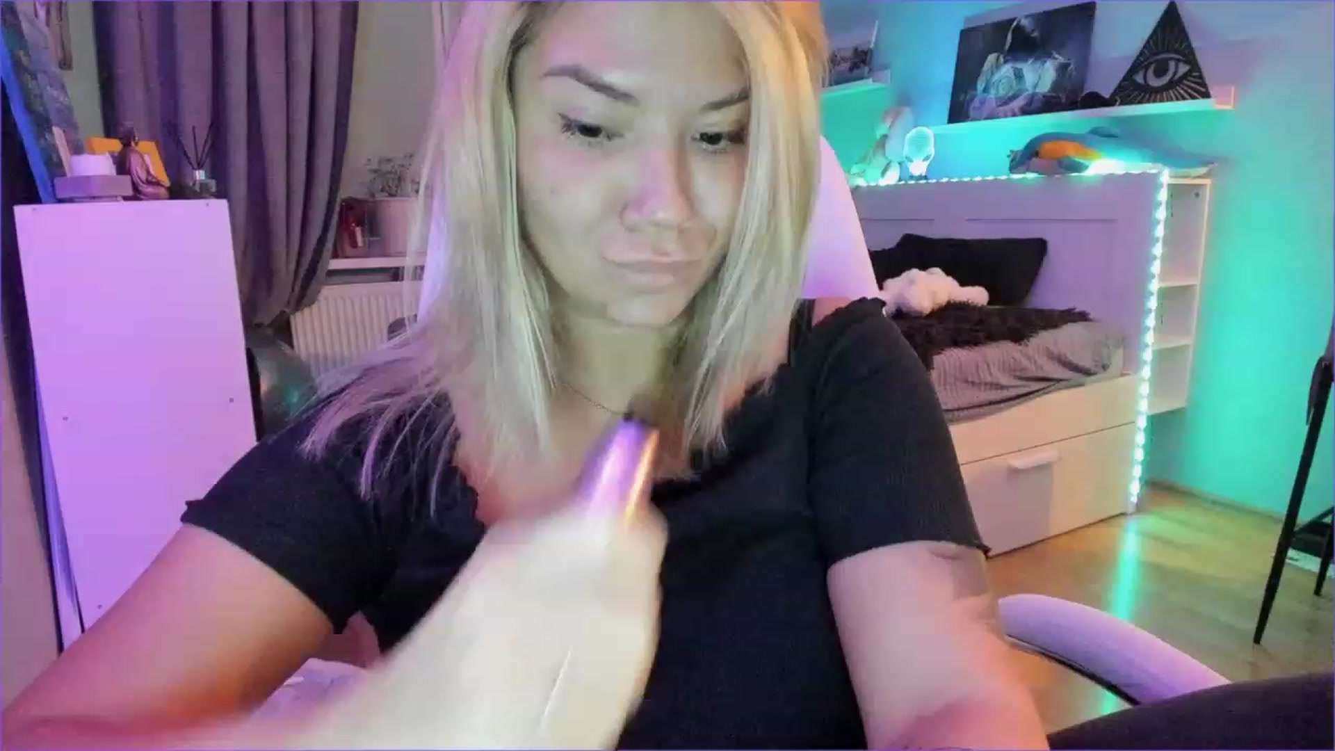 Gallery image thumbnail from NickyBlein's myfreecams stream on, 12/16/2022, 15:16 image 6 of 20