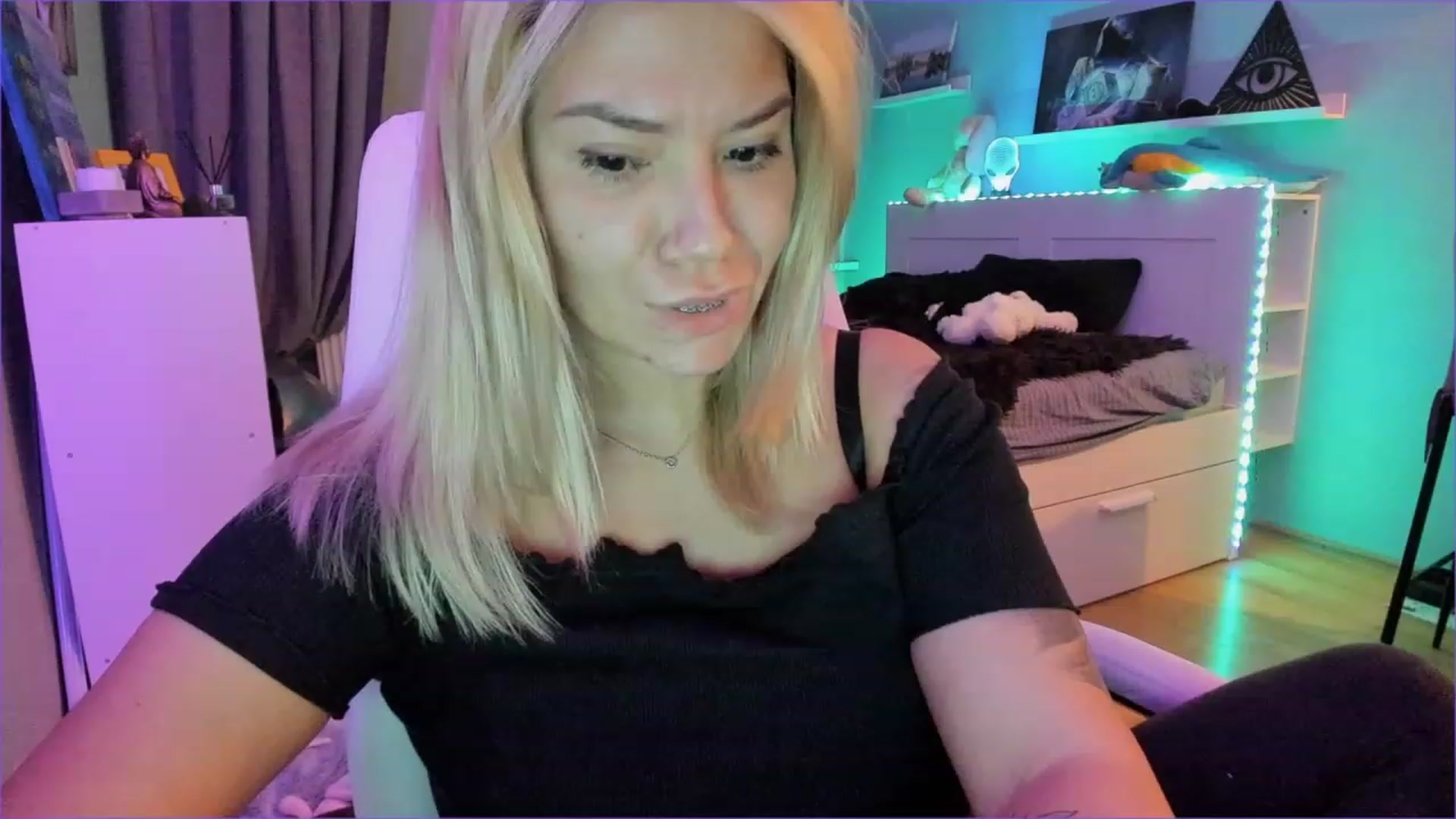Gallery image thumbnail from NickyBlein's myfreecams stream on, 12/16/2022, 15:16 image 1 of 20