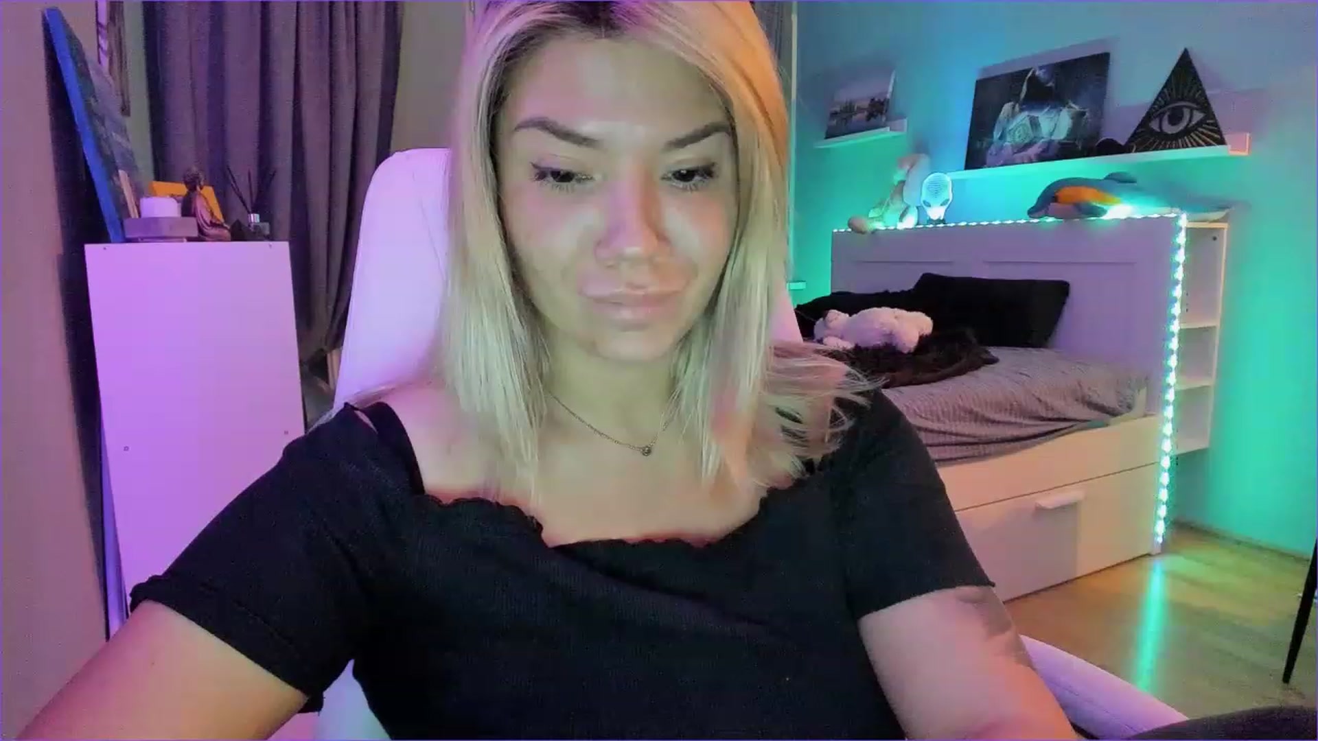 Gallery image thumbnail from NickyBlein's myfreecams stream on, 12/16/2022, 16:31 image 15 of 20