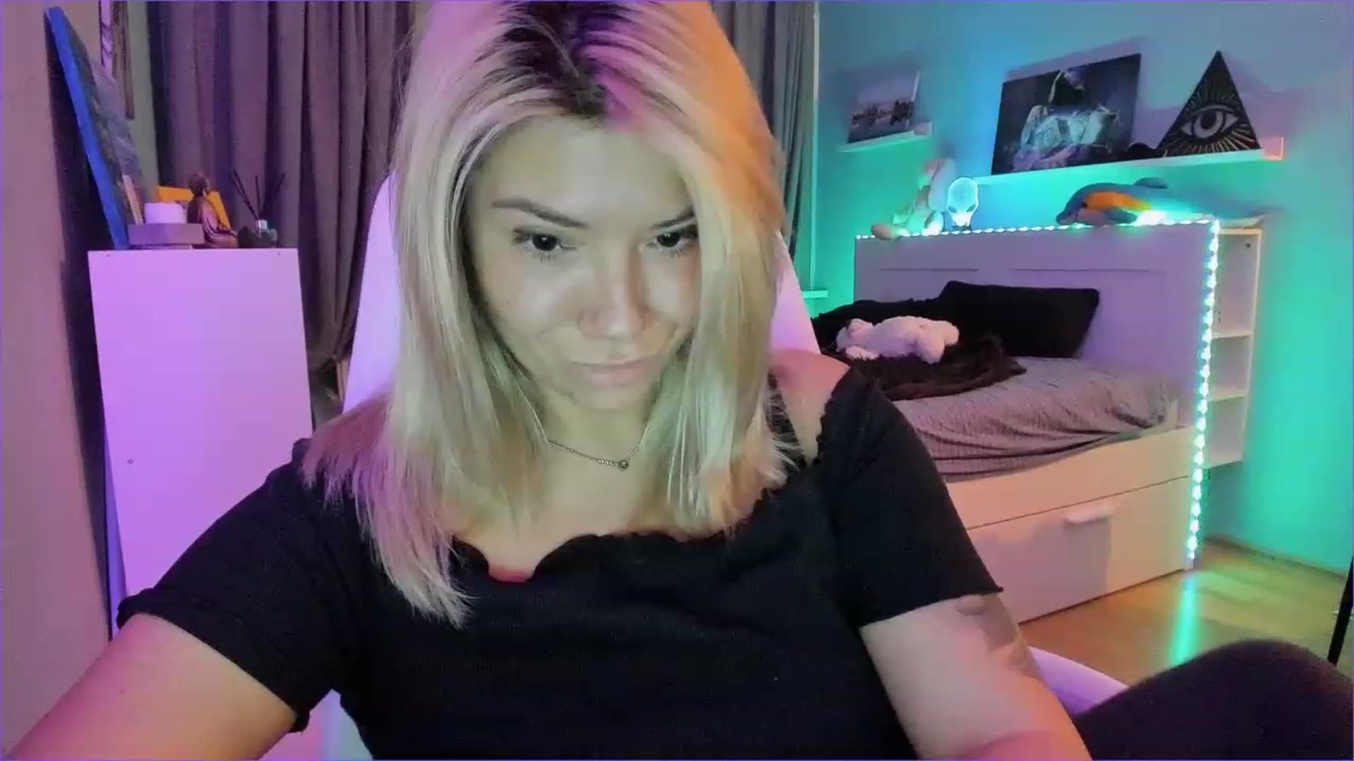 Gallery image thumbnail from NickyBlein's myfreecams stream on, 12/16/2022, 16:31 image 16 of 20