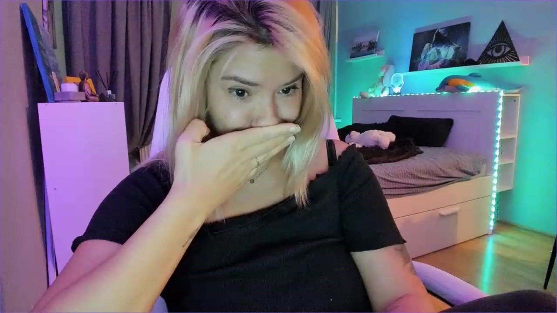 Gallery image thumbnail from NickyBlein's myfreecams stream on, 12/16/2022, 16:31 image 9 of 20