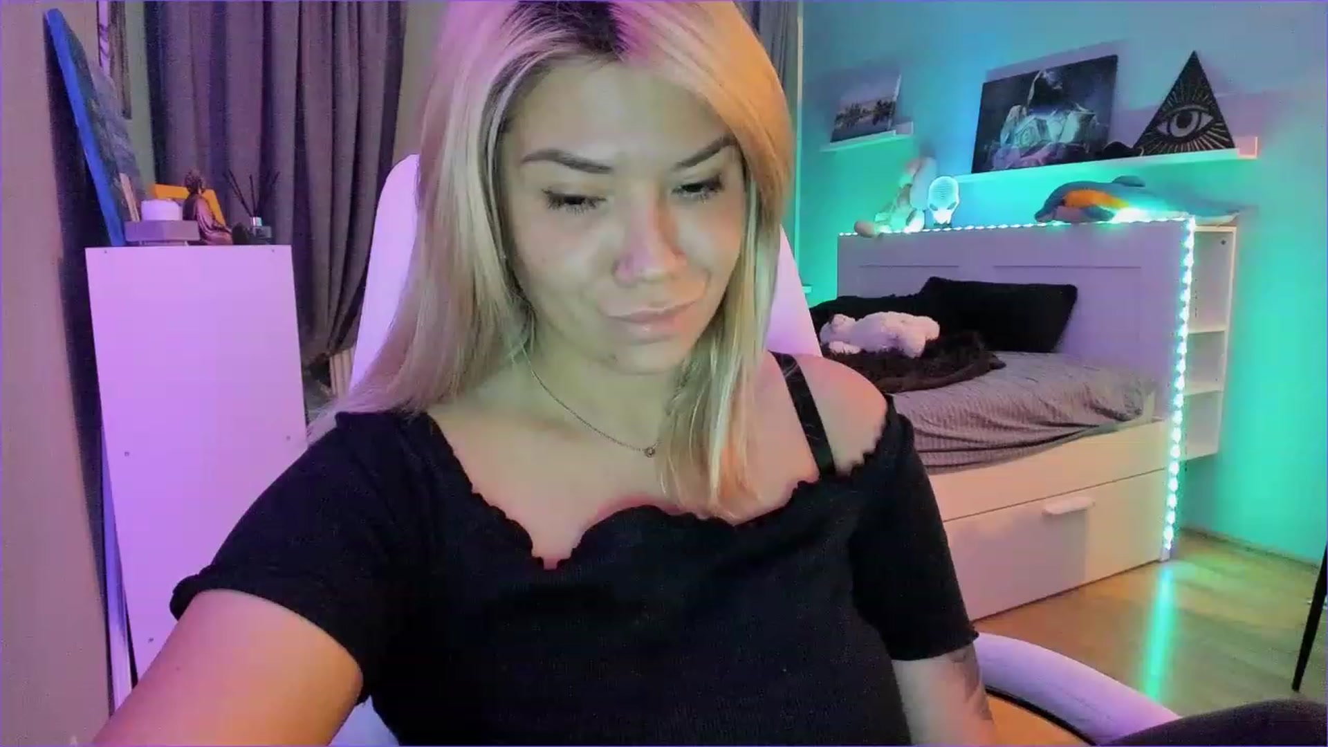 Gallery image thumbnail from NickyBlein's myfreecams stream on, 12/16/2022, 16:31 image 18 of 20