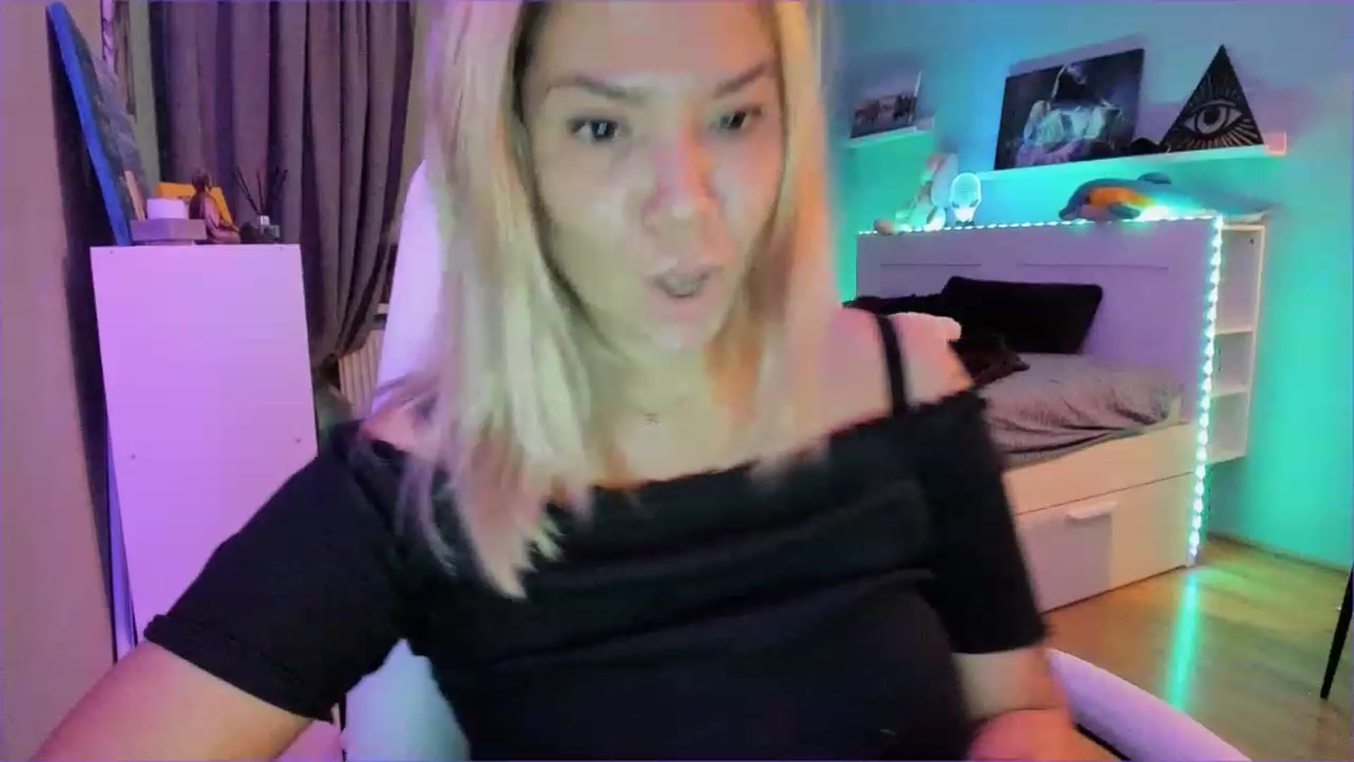 Gallery image thumbnail from NickyBlein's myfreecams stream on, 12/16/2022, 16:31 image 6 of 20