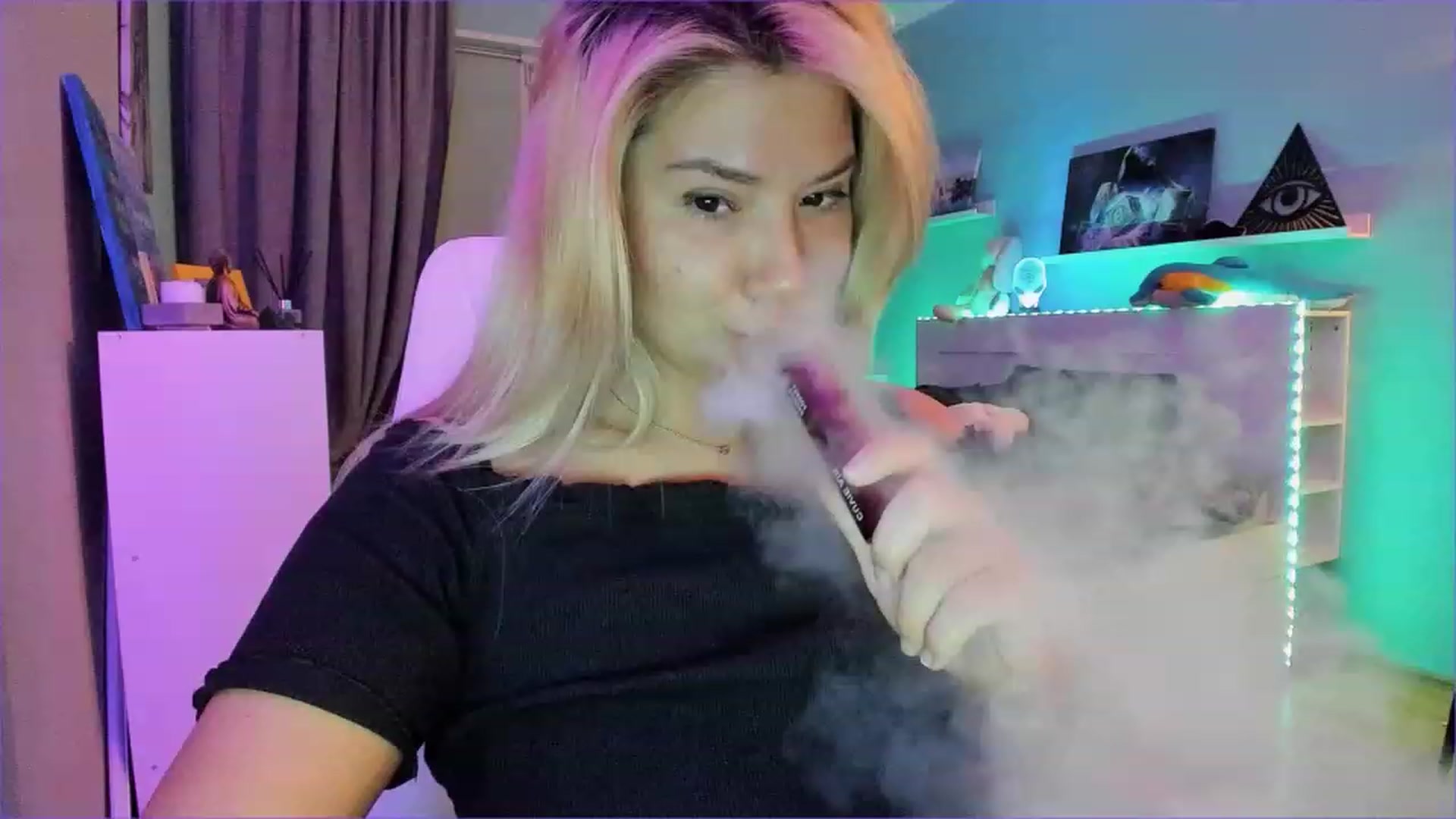 Gallery image thumbnail from NickyBlein's myfreecams stream on, 12/16/2022, 16:31 image 4 of 20
