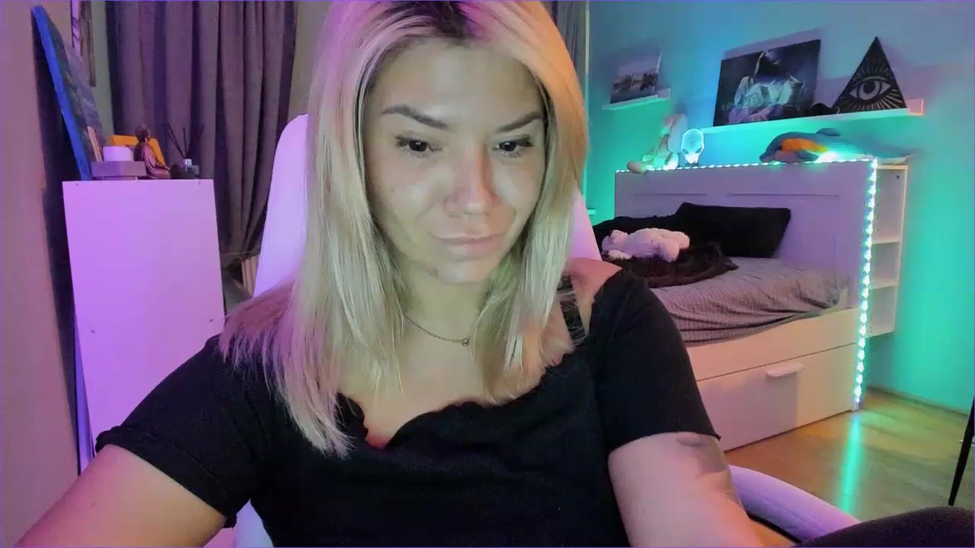 Gallery image thumbnail from NickyBlein's myfreecams stream on, 12/16/2022, 16:31 image 17 of 20