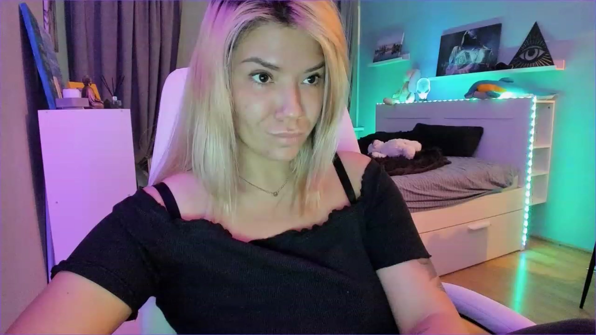 Gallery image thumbnail from NickyBlein's myfreecams stream on, 12/16/2022, 16:31 image 13 of 20