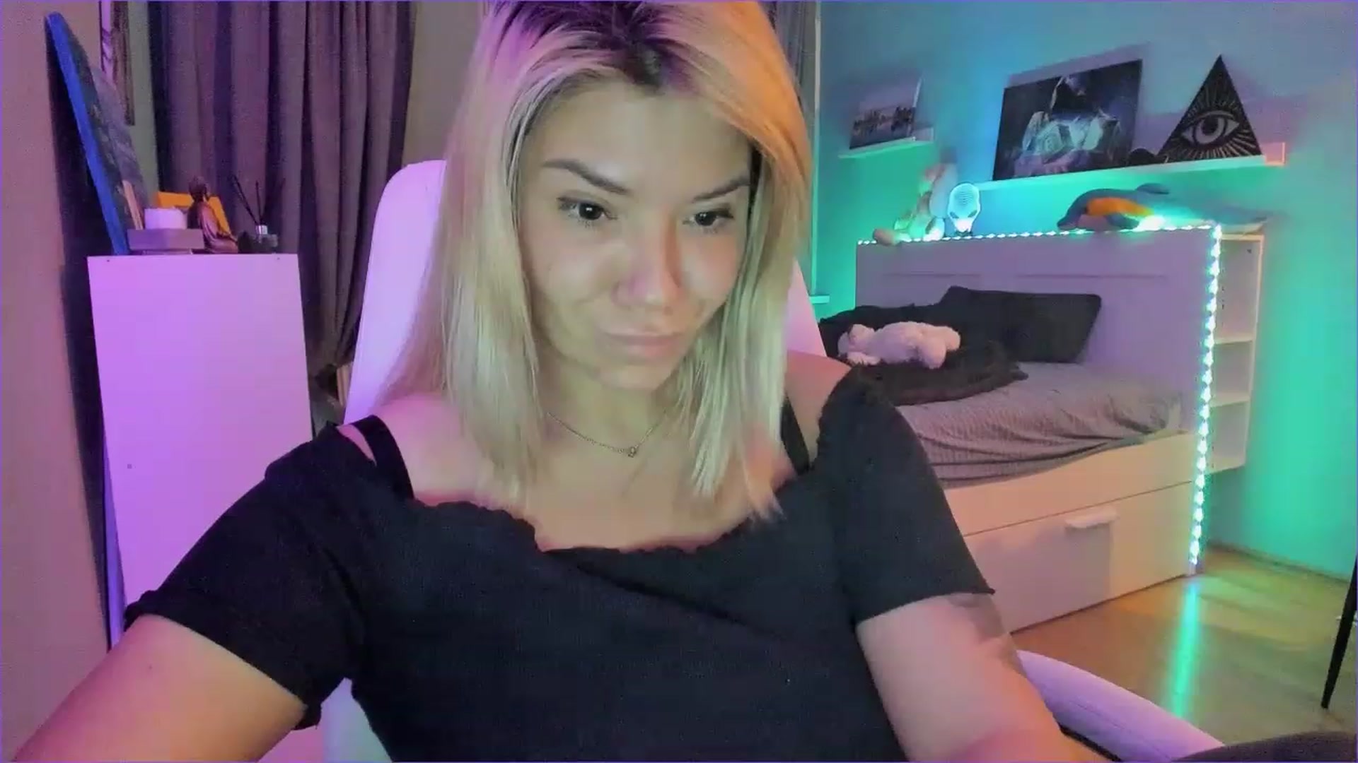 Gallery image thumbnail from NickyBlein's myfreecams stream on, 12/16/2022, 16:31 image 14 of 20