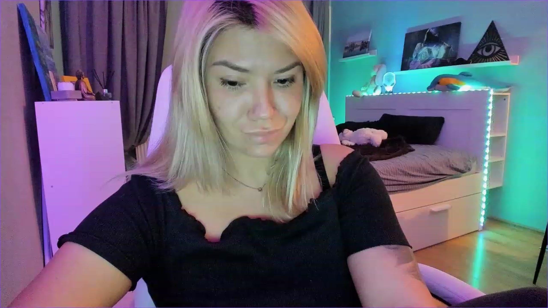 Gallery image thumbnail from NickyBlein's myfreecams stream on, 12/16/2022, 16:31 image 19 of 20