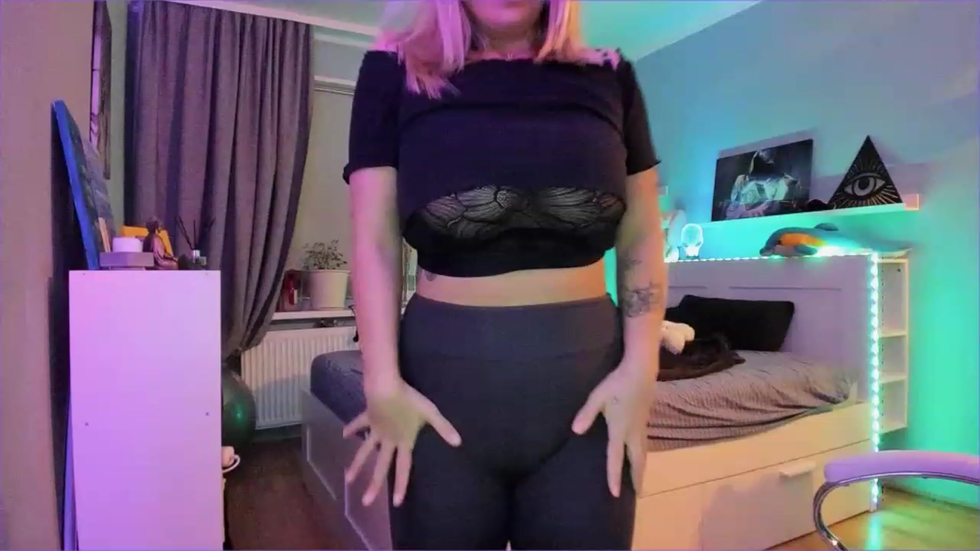Gallery image thumbnail from NickyBlein's myfreecams stream on, 12/16/2022, 16:31 image 5 of 20
