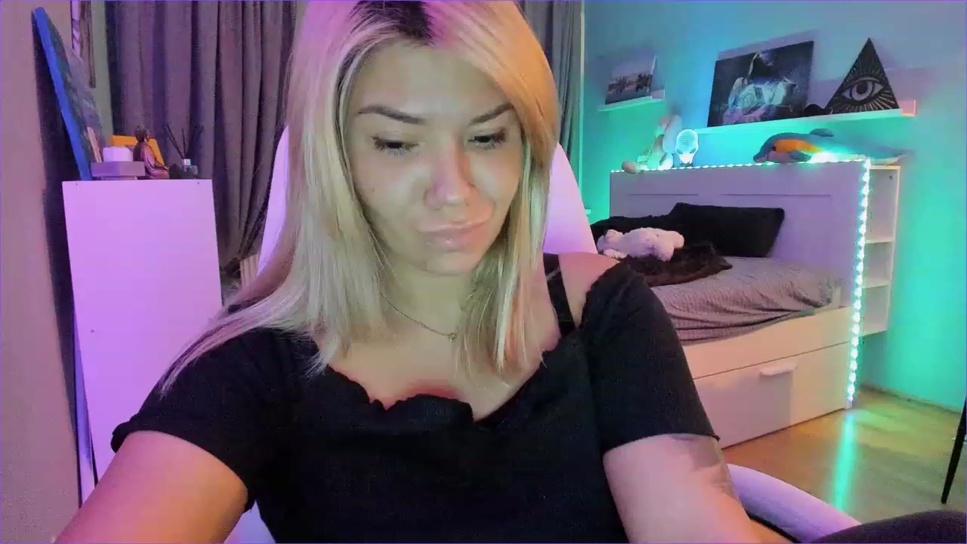 Gallery image thumbnail from NickyBlein's myfreecams stream on, 12/16/2022, 16:31 image 20 of 20