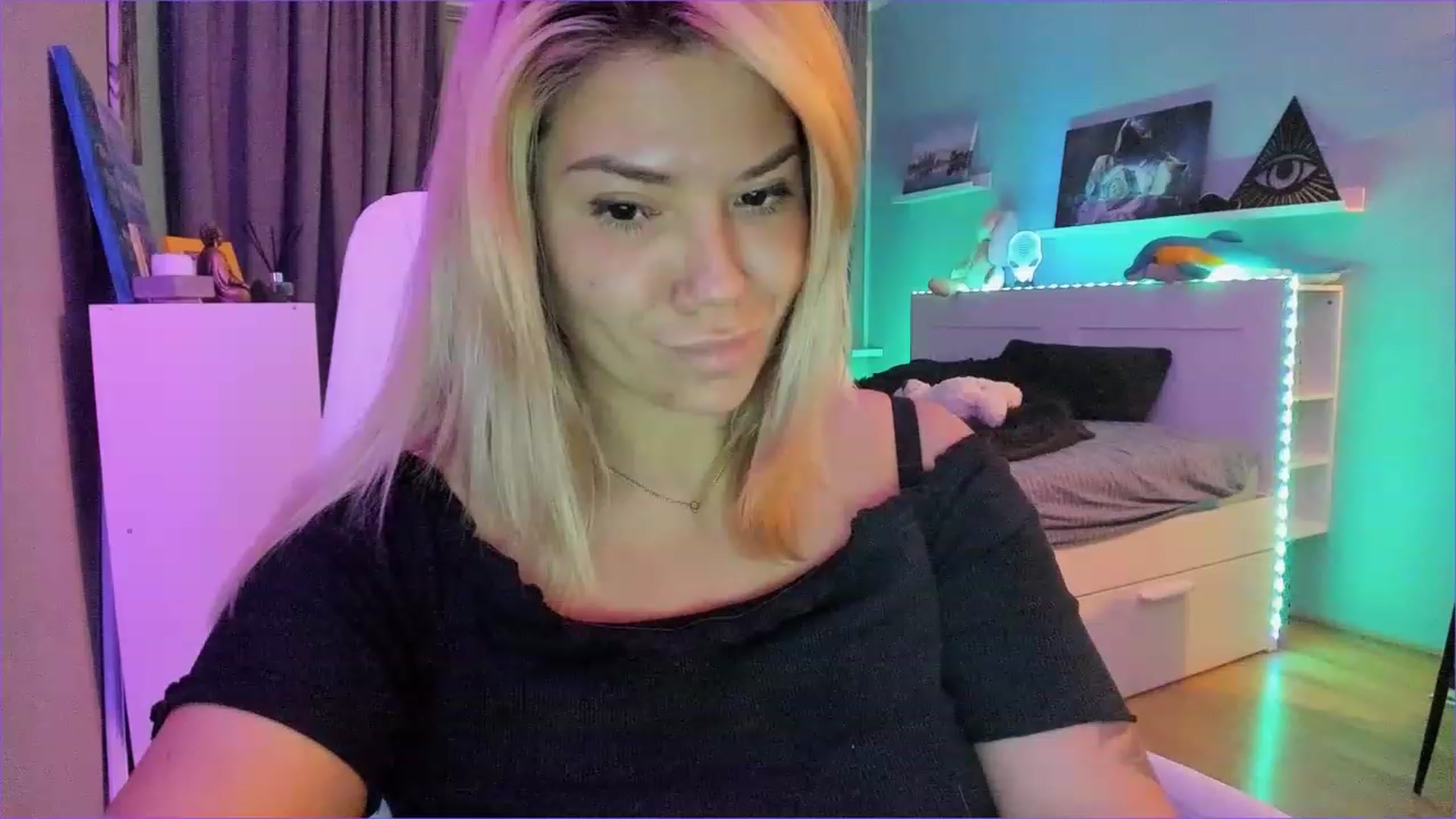Gallery image thumbnail from NickyBlein's myfreecams stream on, 12/16/2022, 16:59 image 16 of 20