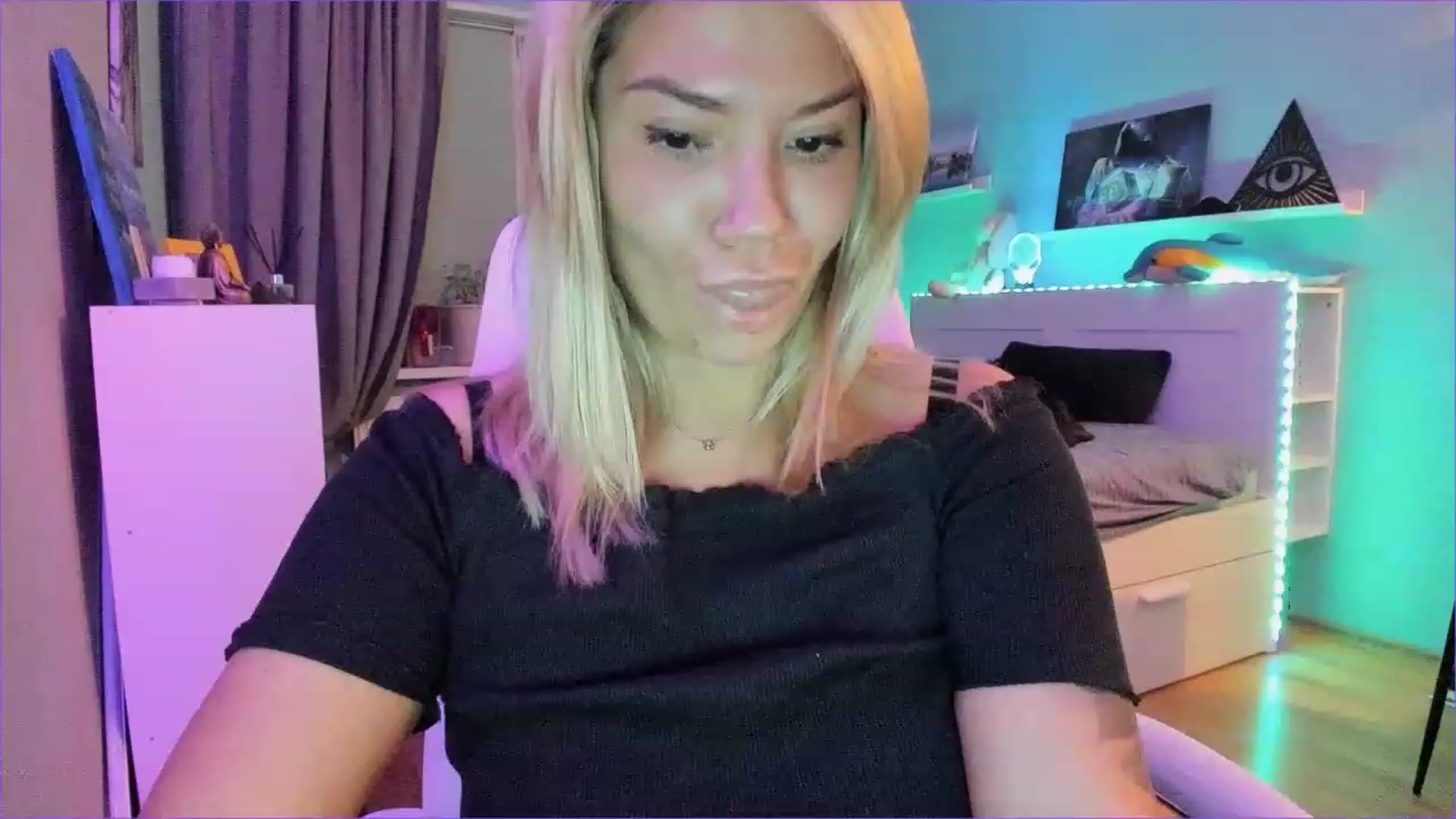 Gallery image thumbnail from NickyBlein's myfreecams stream on, 12/16/2022, 16:59 image 5 of 20