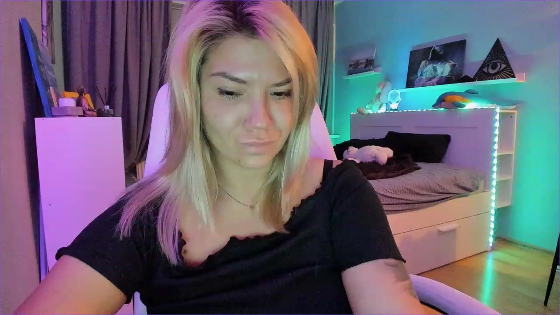Gallery image thumbnail from NickyBlein's myfreecams stream on, 12/16/2022, 16:59 image 9 of 20
