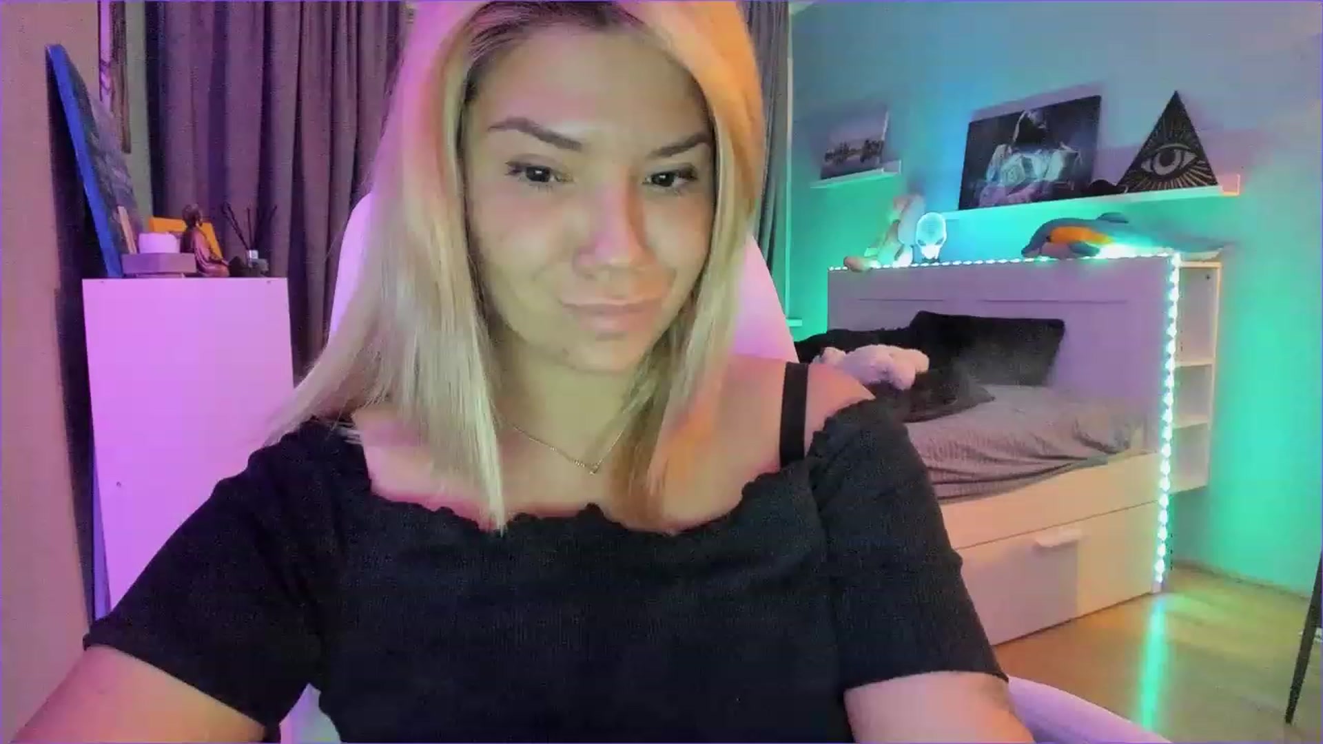 Gallery image thumbnail from NickyBlein's myfreecams stream on, 12/16/2022, 16:59 image 15 of 20