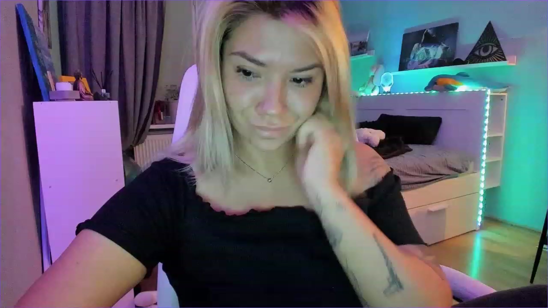 Gallery image thumbnail from NickyBlein's myfreecams stream on, 12/16/2022, 16:59 image 3 of 20