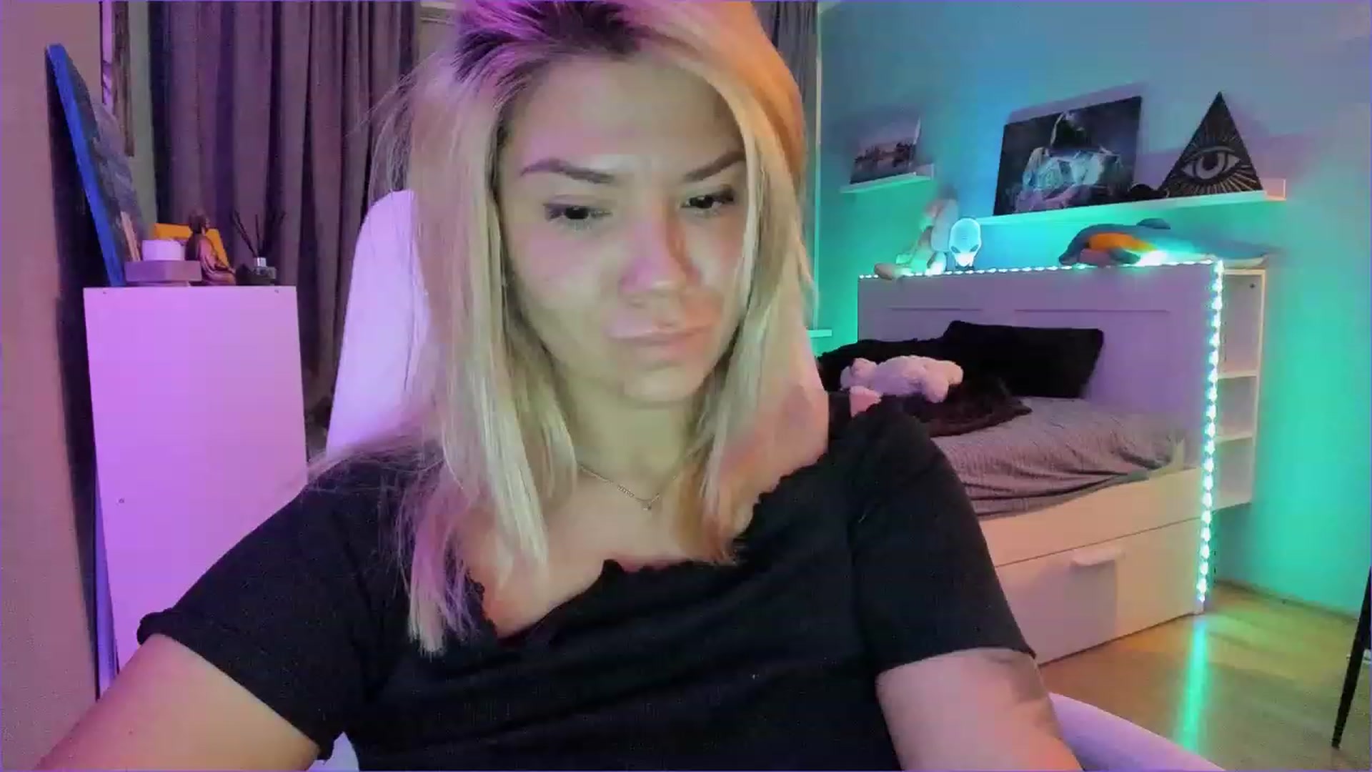 Gallery image thumbnail from NickyBlein's myfreecams stream on, 12/16/2022, 16:59 image 10 of 20