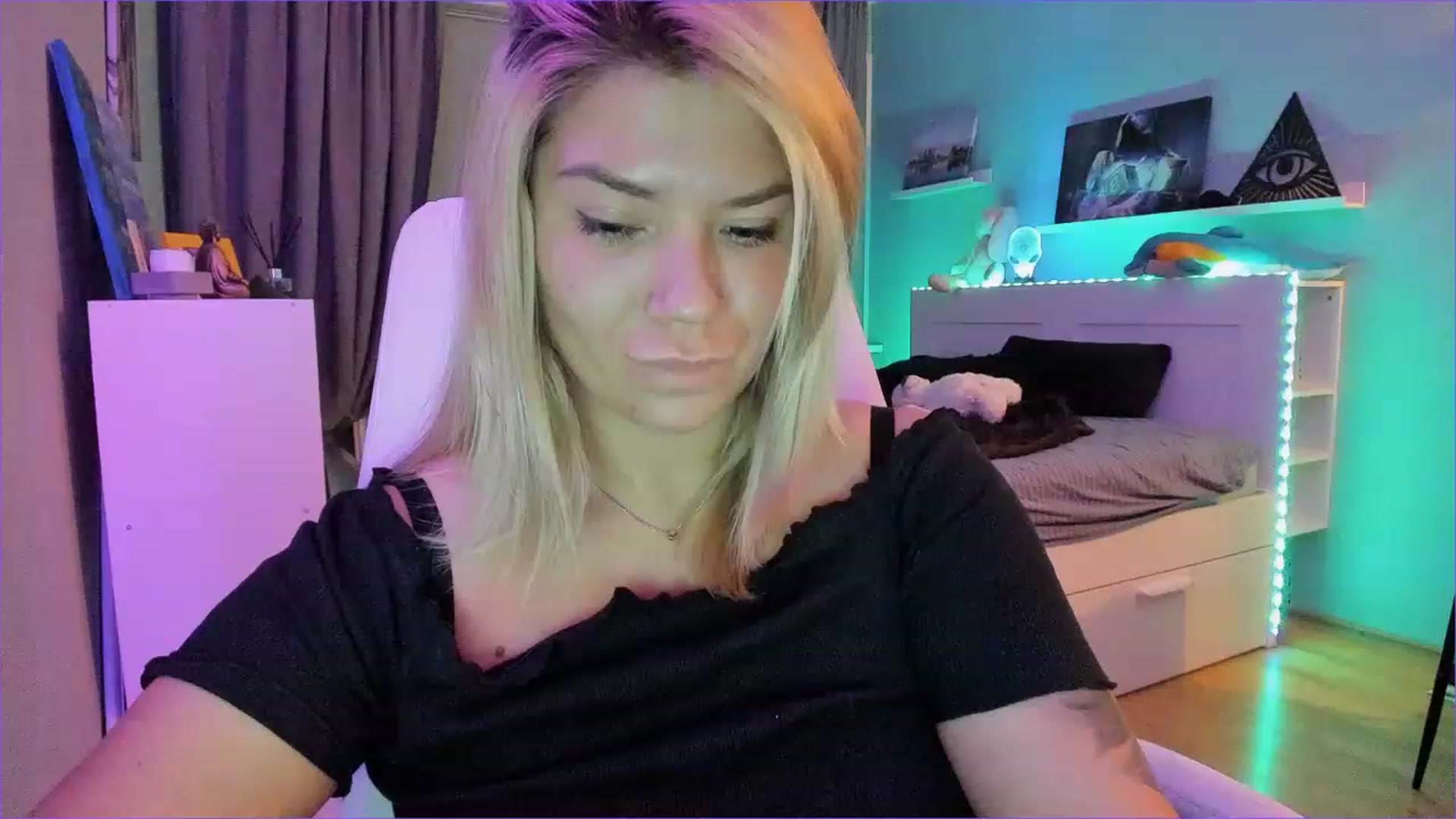 Gallery image thumbnail from NickyBlein's myfreecams stream on, 12/16/2022, 16:59 image 13 of 20