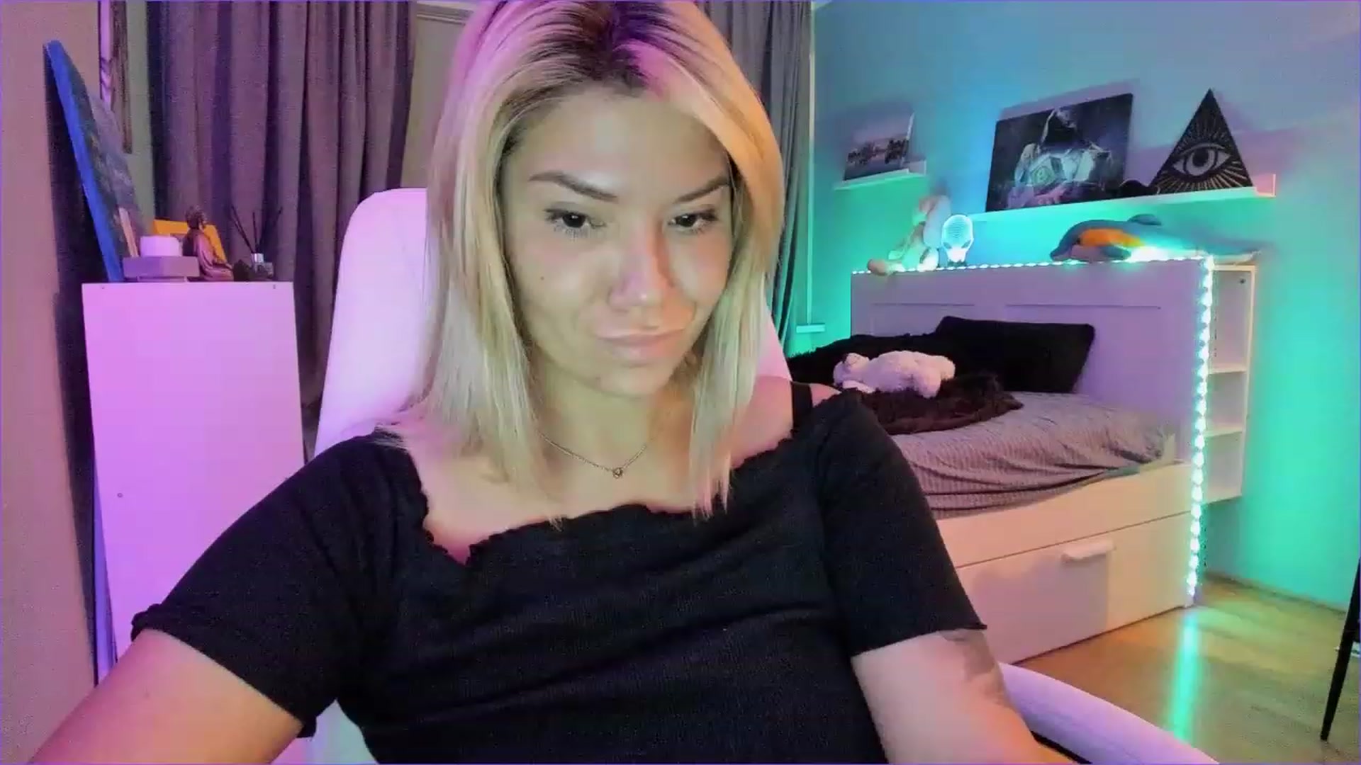 Gallery image thumbnail from NickyBlein's myfreecams stream on, 12/16/2022, 16:59 image 6 of 20