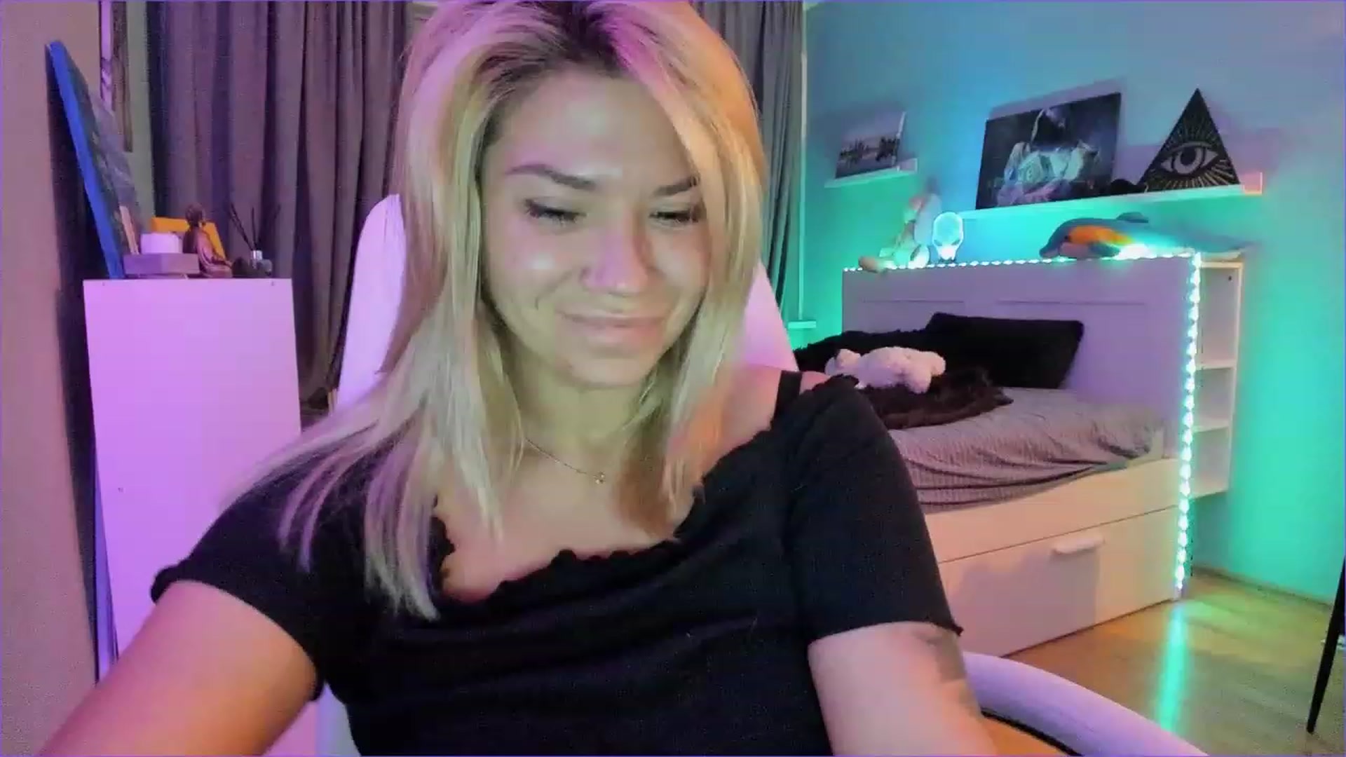 Gallery image thumbnail from NickyBlein's myfreecams stream on, 12/16/2022, 16:59 image 8 of 20