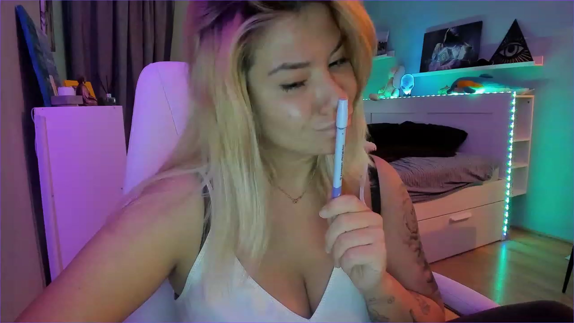 Gallery image thumbnail from NickyBlein's myfreecams stream on, 12/17/2022, 12:00 image 17 of 20