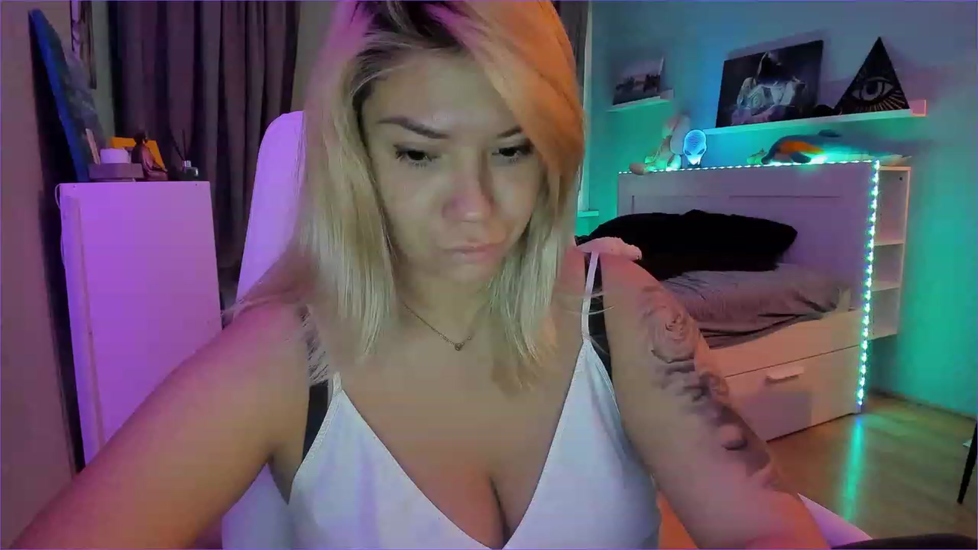 Gallery image thumbnail from NickyBlein's myfreecams stream on, 12/17/2022, 12:00 image 19 of 20