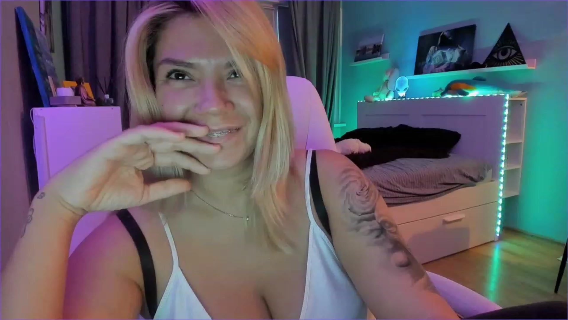 Gallery image thumbnail from NickyBlein's myfreecams stream on, 12/17/2022, 12:56 image 20 of 20
