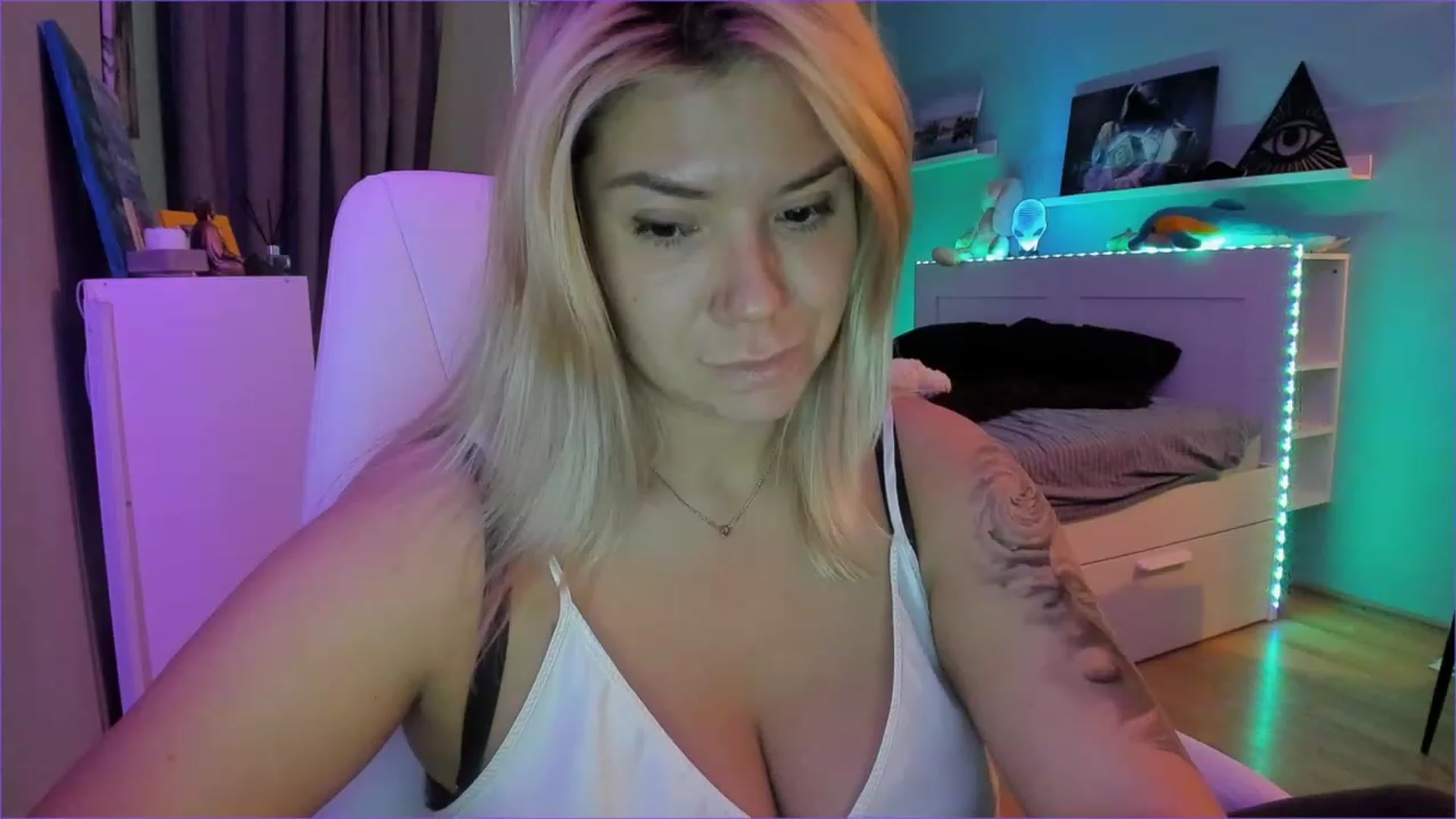 Gallery image thumbnail from NickyBlein's myfreecams stream on, 12/17/2022, 12:56 image 10 of 20