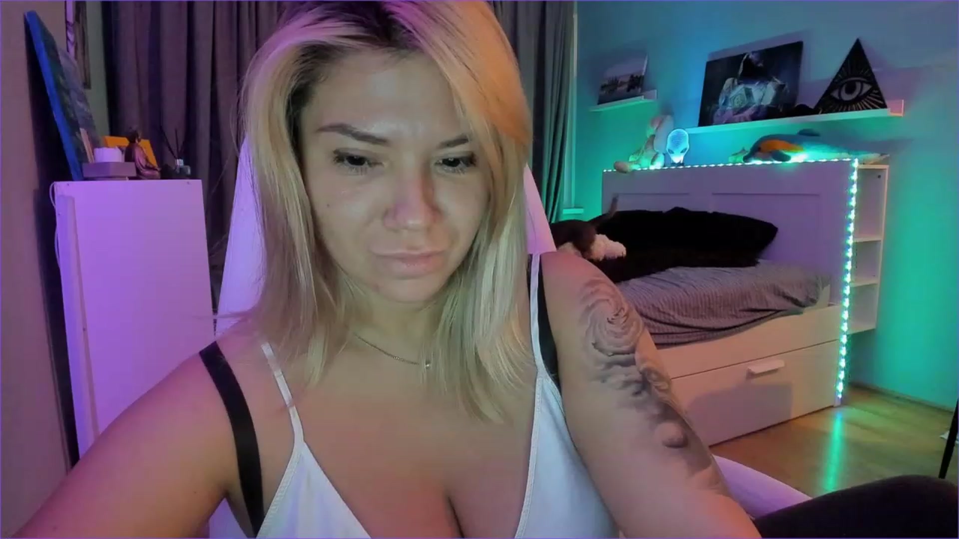 Gallery image thumbnail from NickyBlein's myfreecams stream on, 12/17/2022, 12:56 image 19 of 20