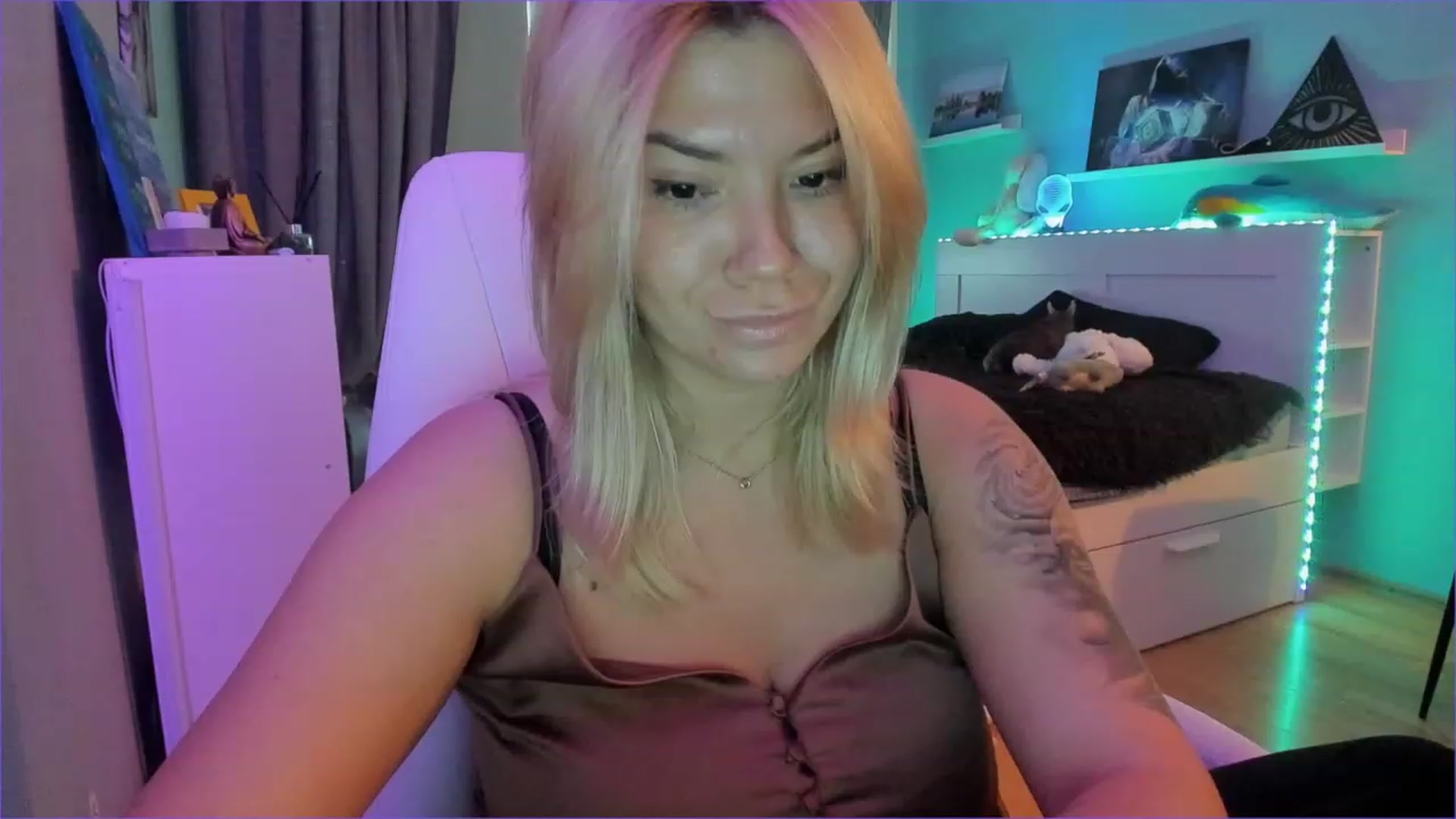Gallery image thumbnail from NickyBlein's myfreecams stream on, 12/20/2022, 10:10 image 16 of 20
