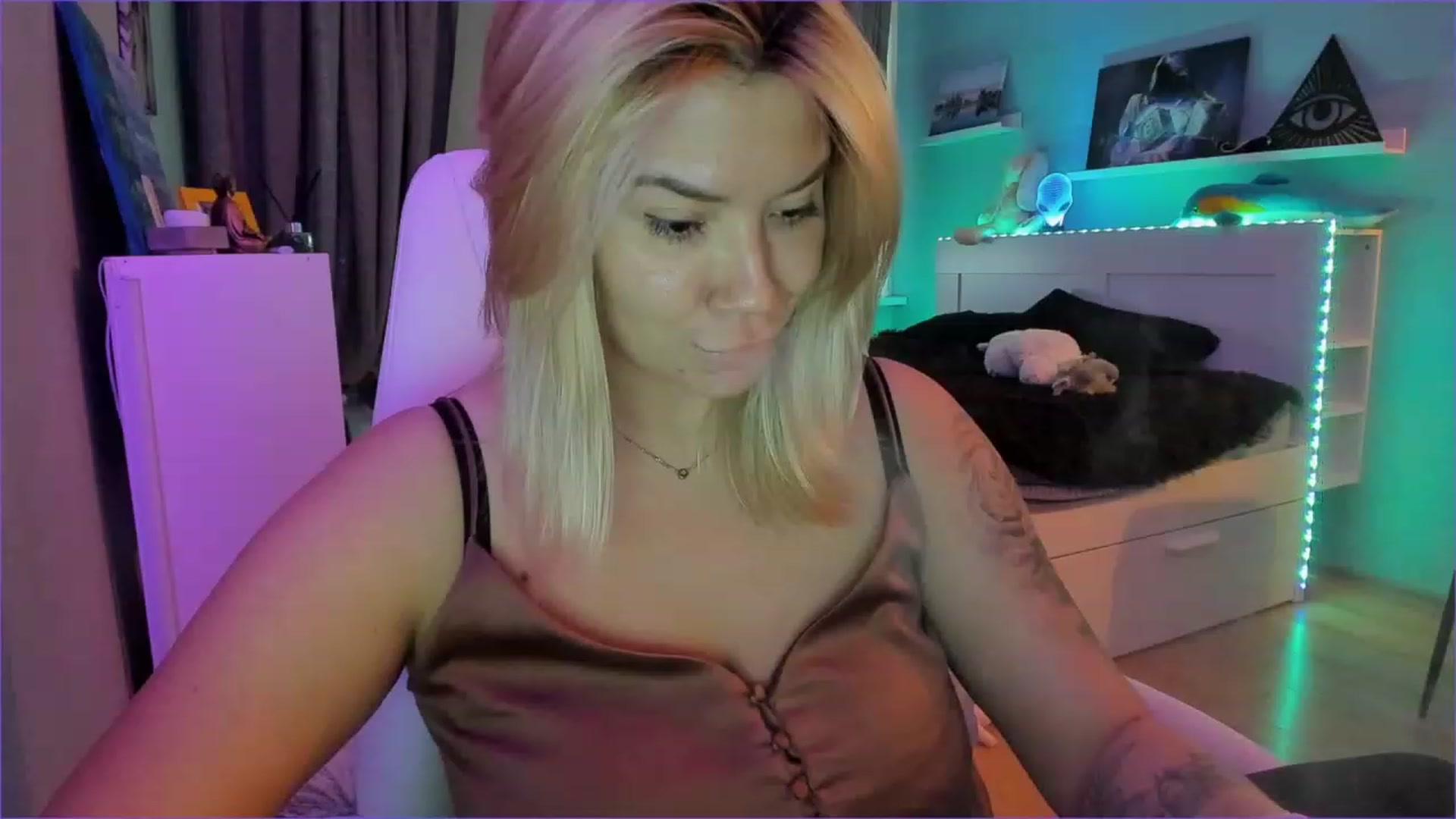 Gallery image thumbnail from NickyBlein's myfreecams stream on, 12/20/2022, 10:10 image 19 of 20